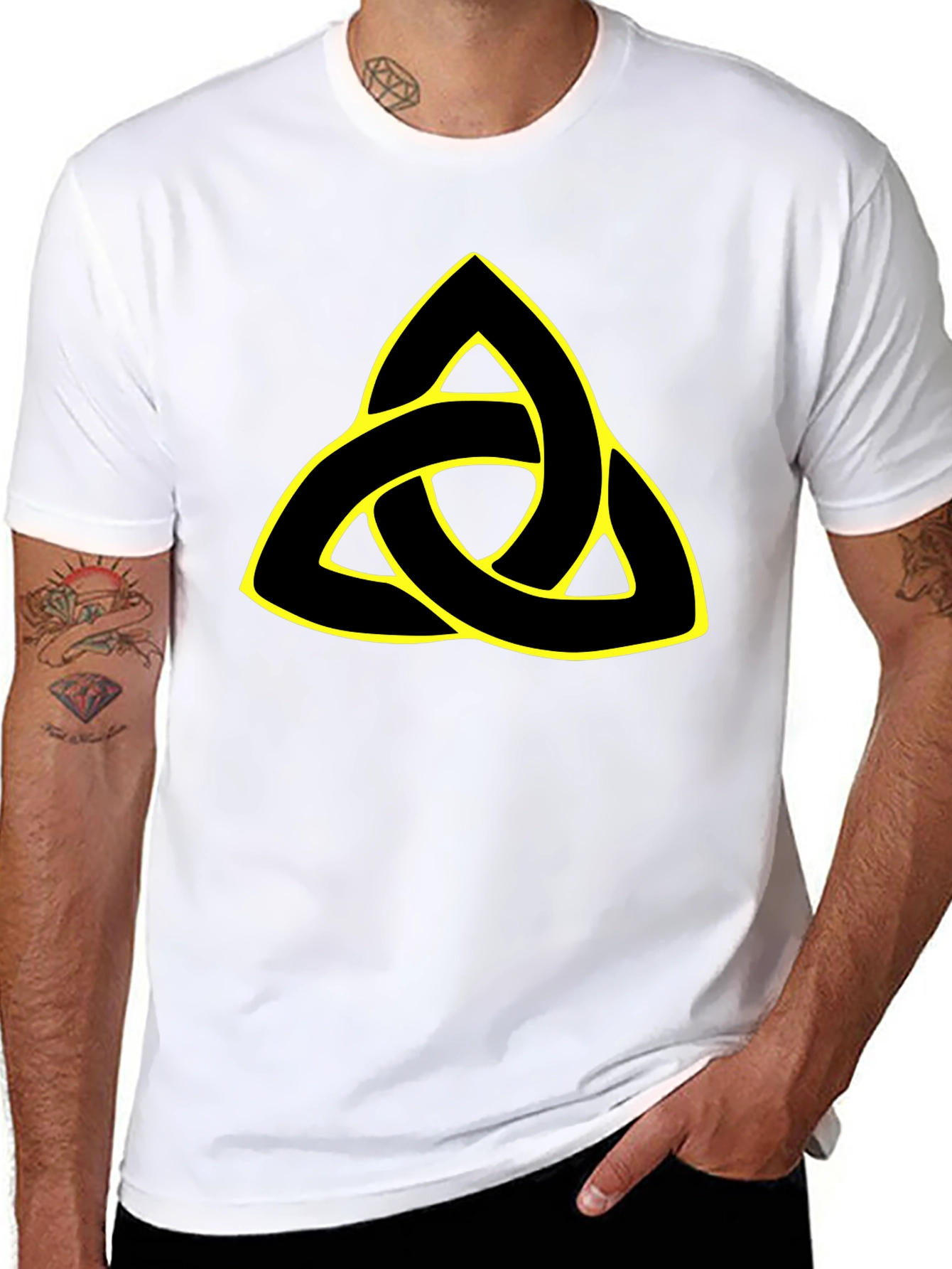 Camiseta Negra con Triquetra Celta Amarilla