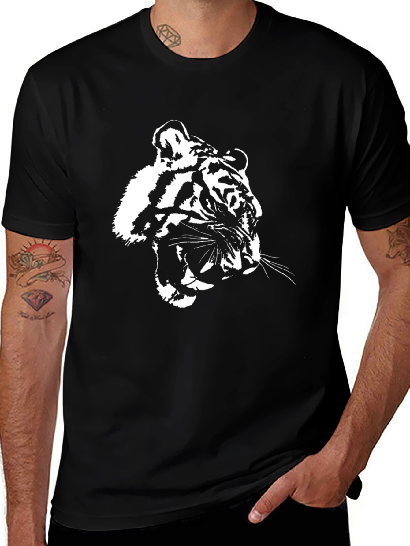Camiseta Negra con Diseño de Tigre Blanco