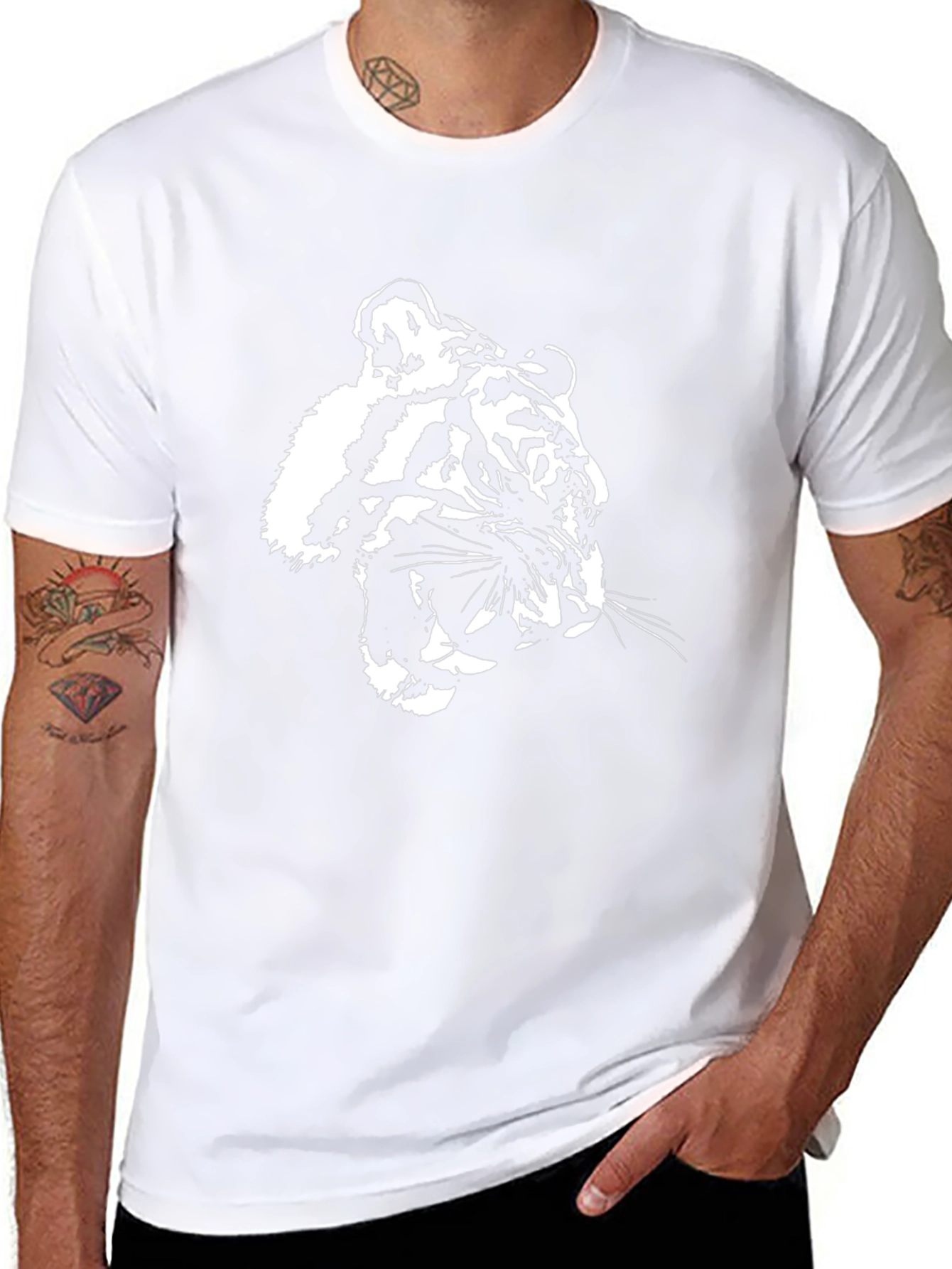 Camiseta Negra con Diseño de Tigre Blanco