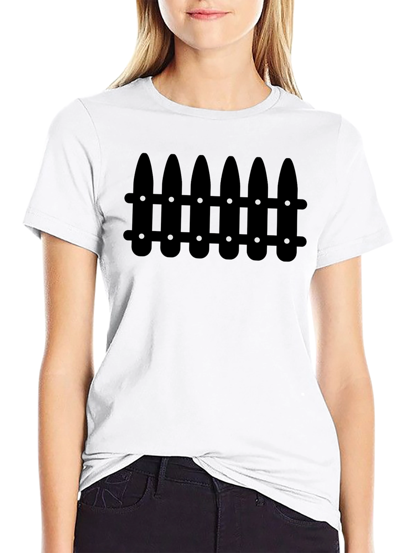 Camiseta Negra con Diseño de Valla Abstracta