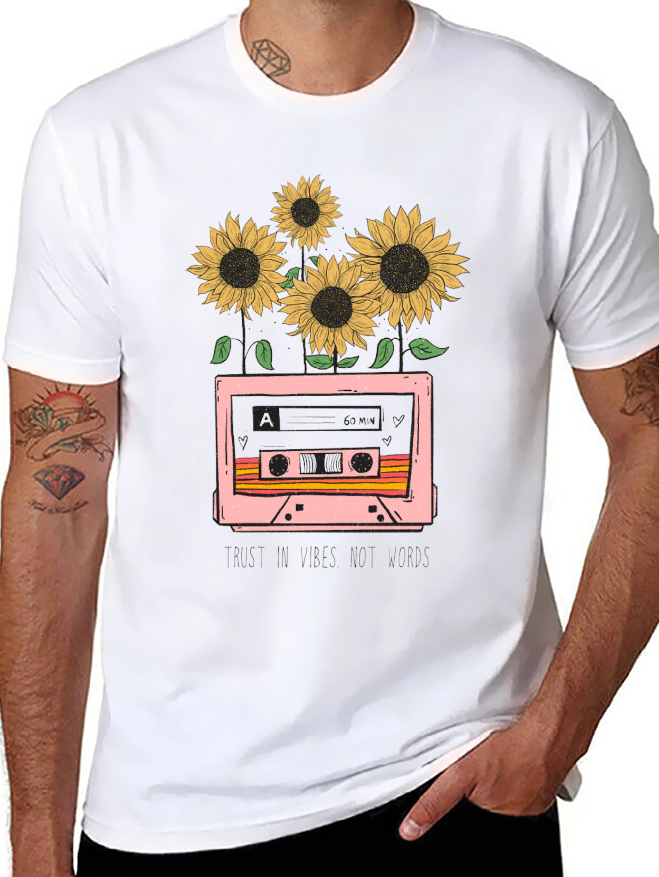 Camiseta Negra con Diseño Retro de Cassette y Girasoles