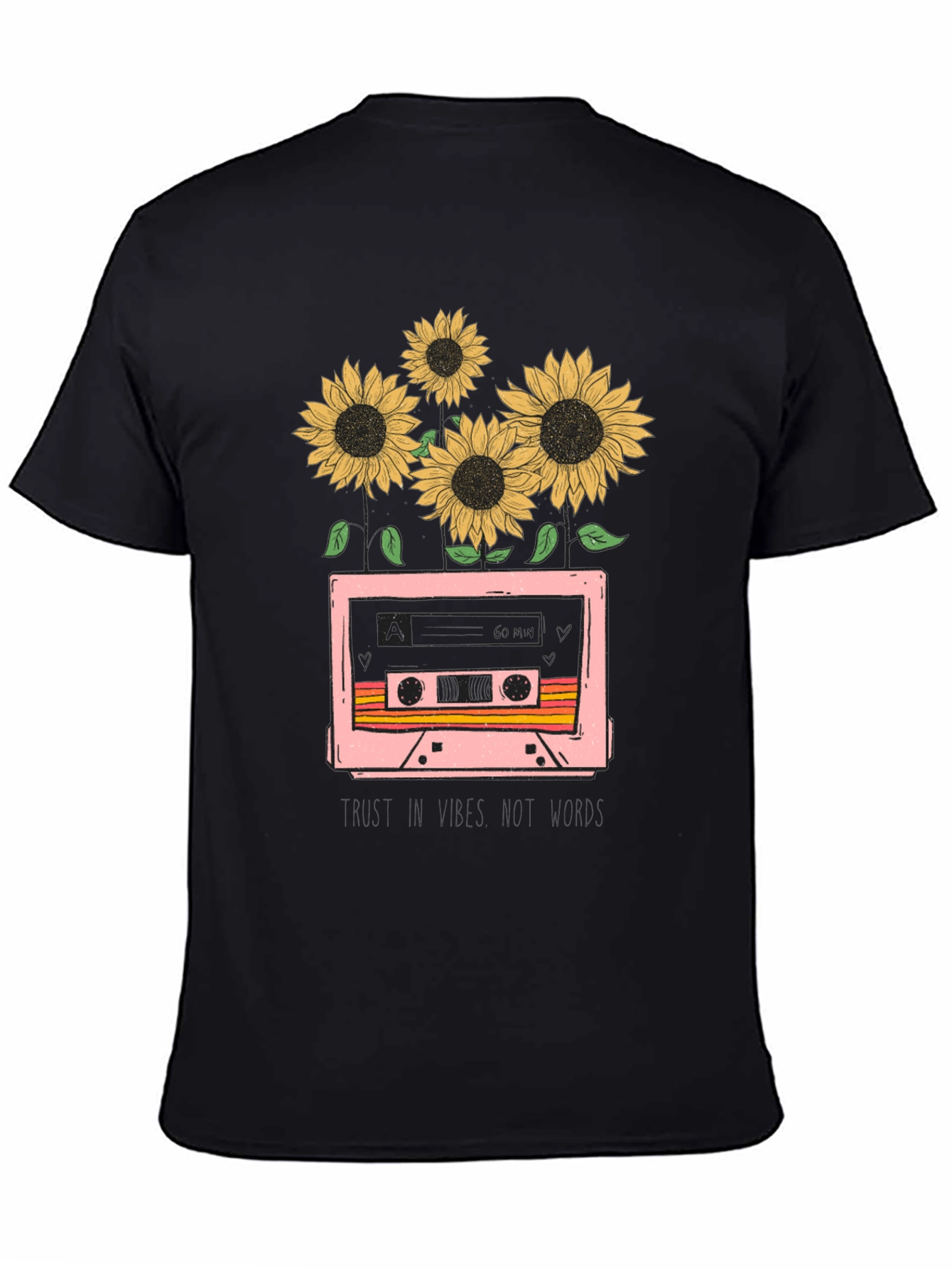 Camiseta Negra con Diseño Retro de Cassette y Girasoles
