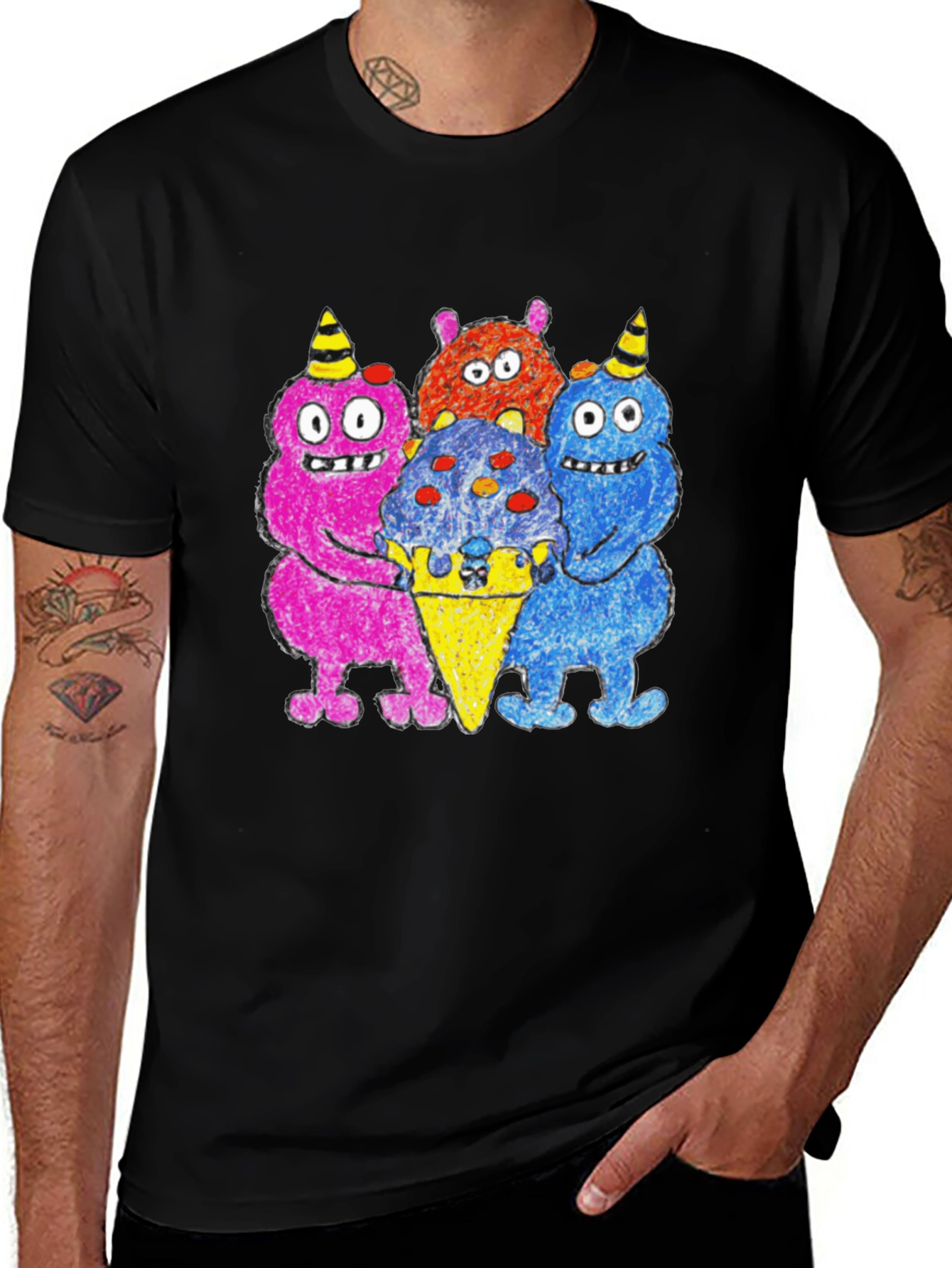 Camiseta Negra con Monstruos Amantes del Helado
