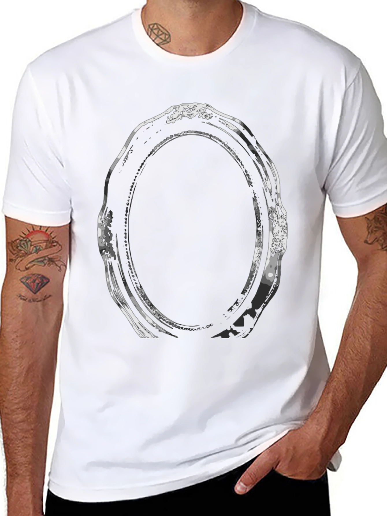 Camiseta Negra con Diseño de Marco Ovalado