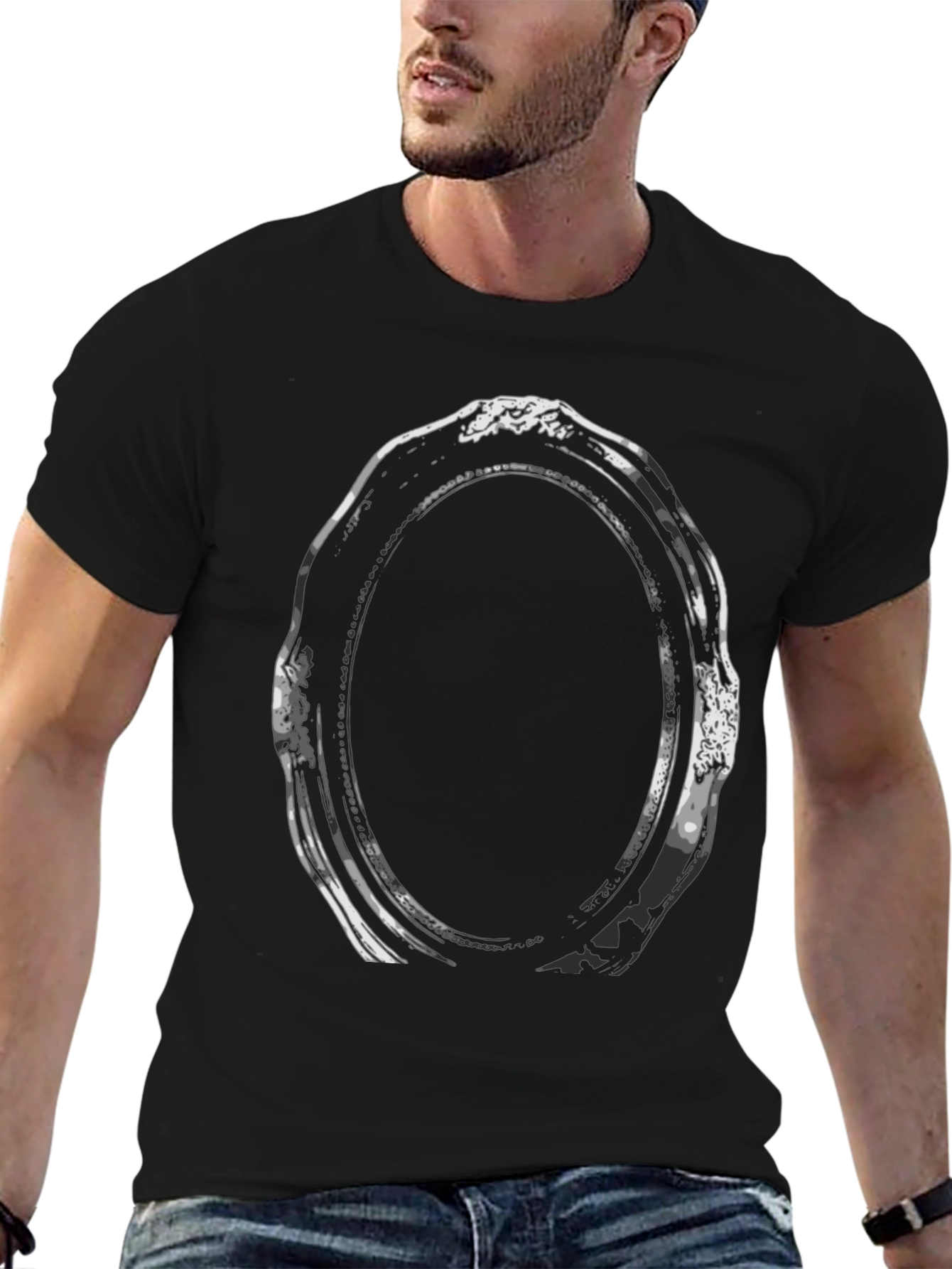 Camiseta Negra con Diseño de Marco Ovalado