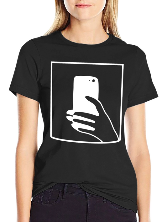Camiseta Negra con Diseño de Smartphone y Mano