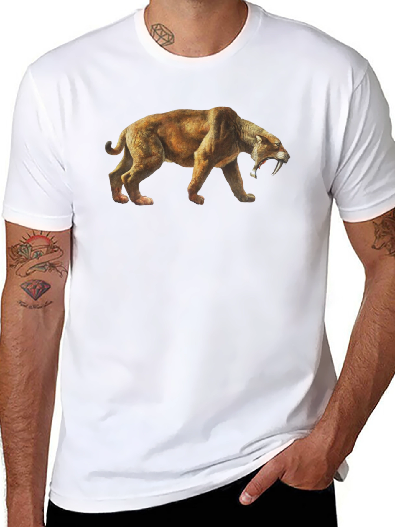Camiseta Negra con Diseño de Tigre Dientes de Sable