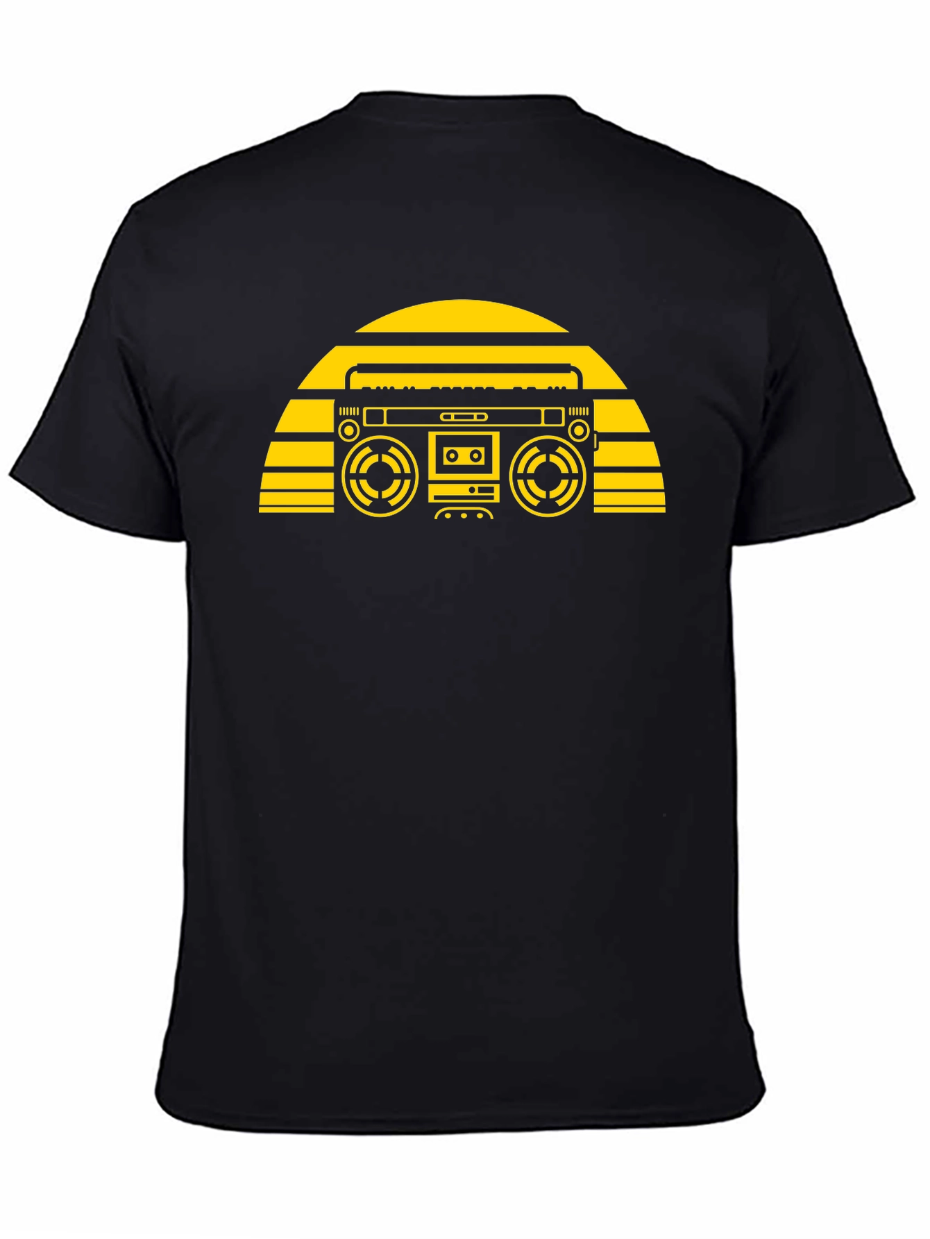 Camiseta Negra con Diseño Retro de Radiocasete Amarillo