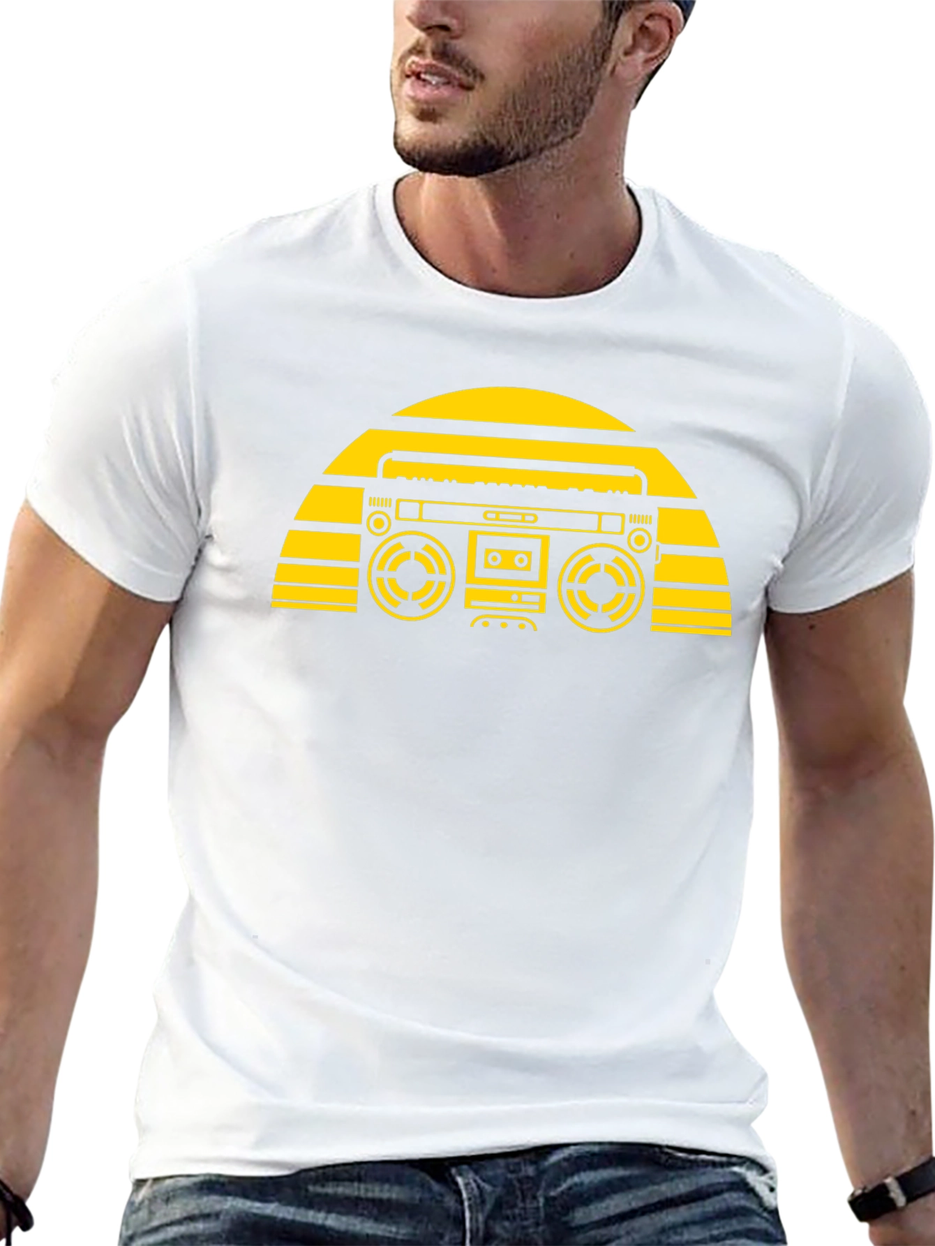 Camiseta Negra con Diseño Retro de Radiocasete Amarillo