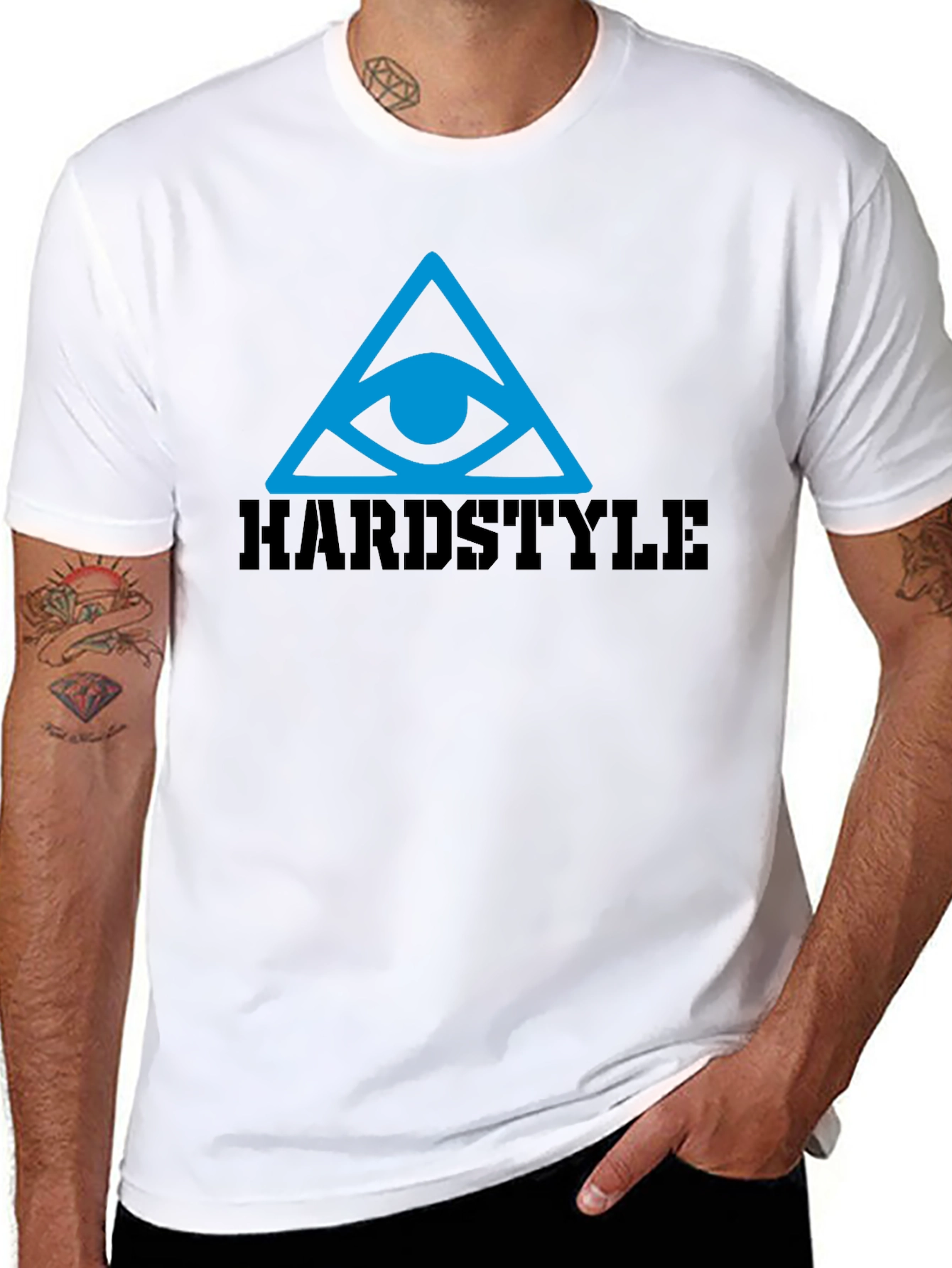 Camiseta Negra Hardstyle con Diseño Ojo en Triángulo