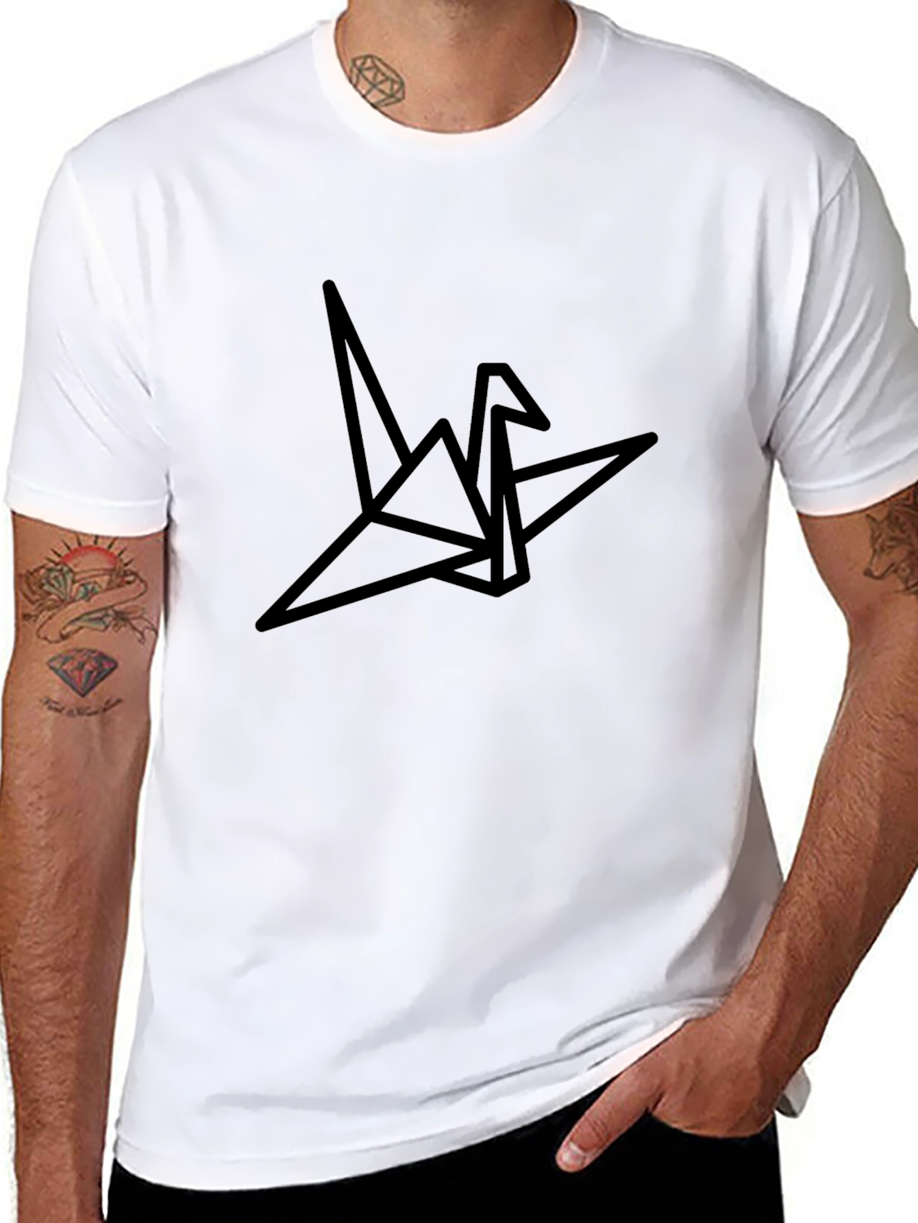 Camiseta Negra con Diseño Origami