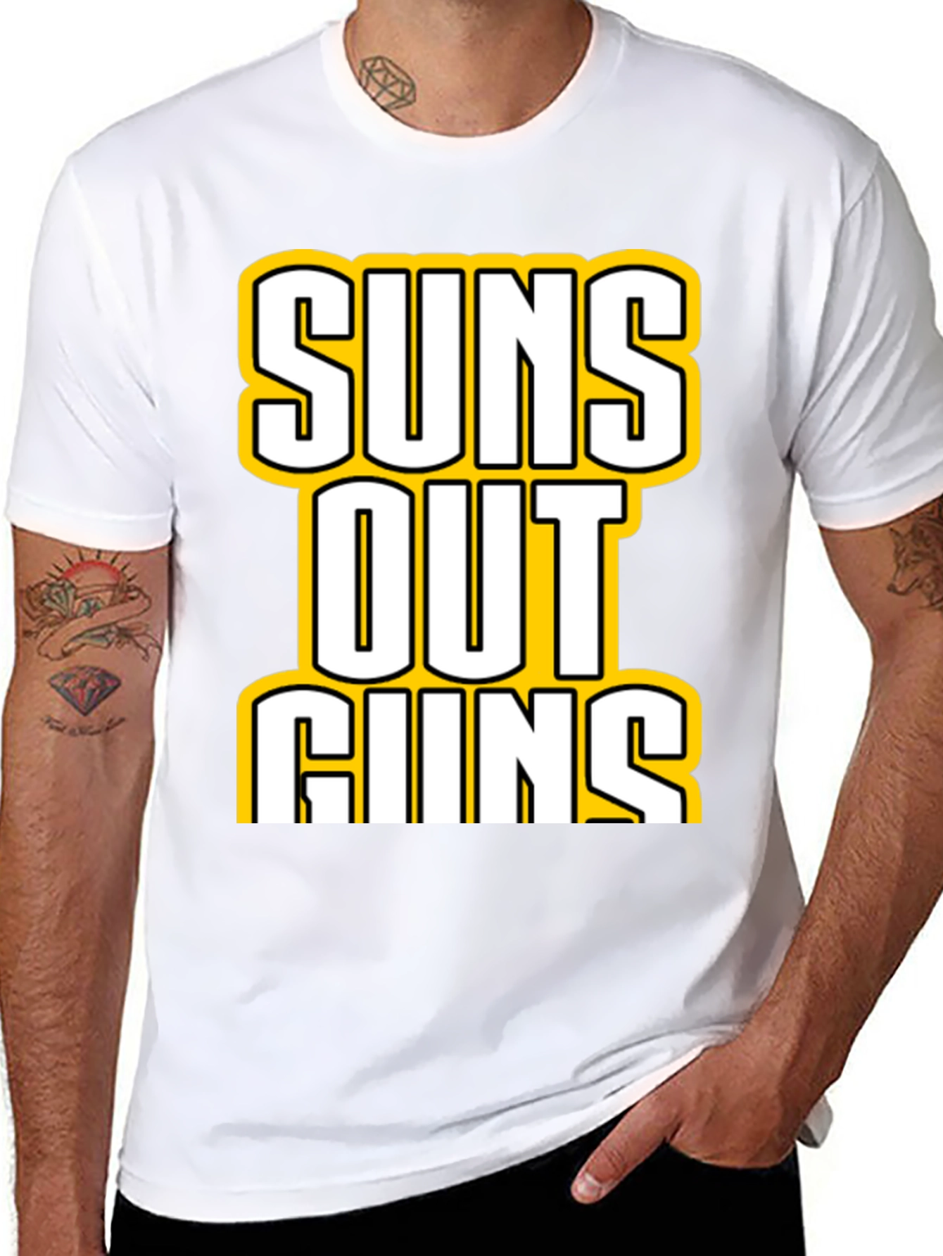 Camiseta Negra con Estampado Suns Out Guns