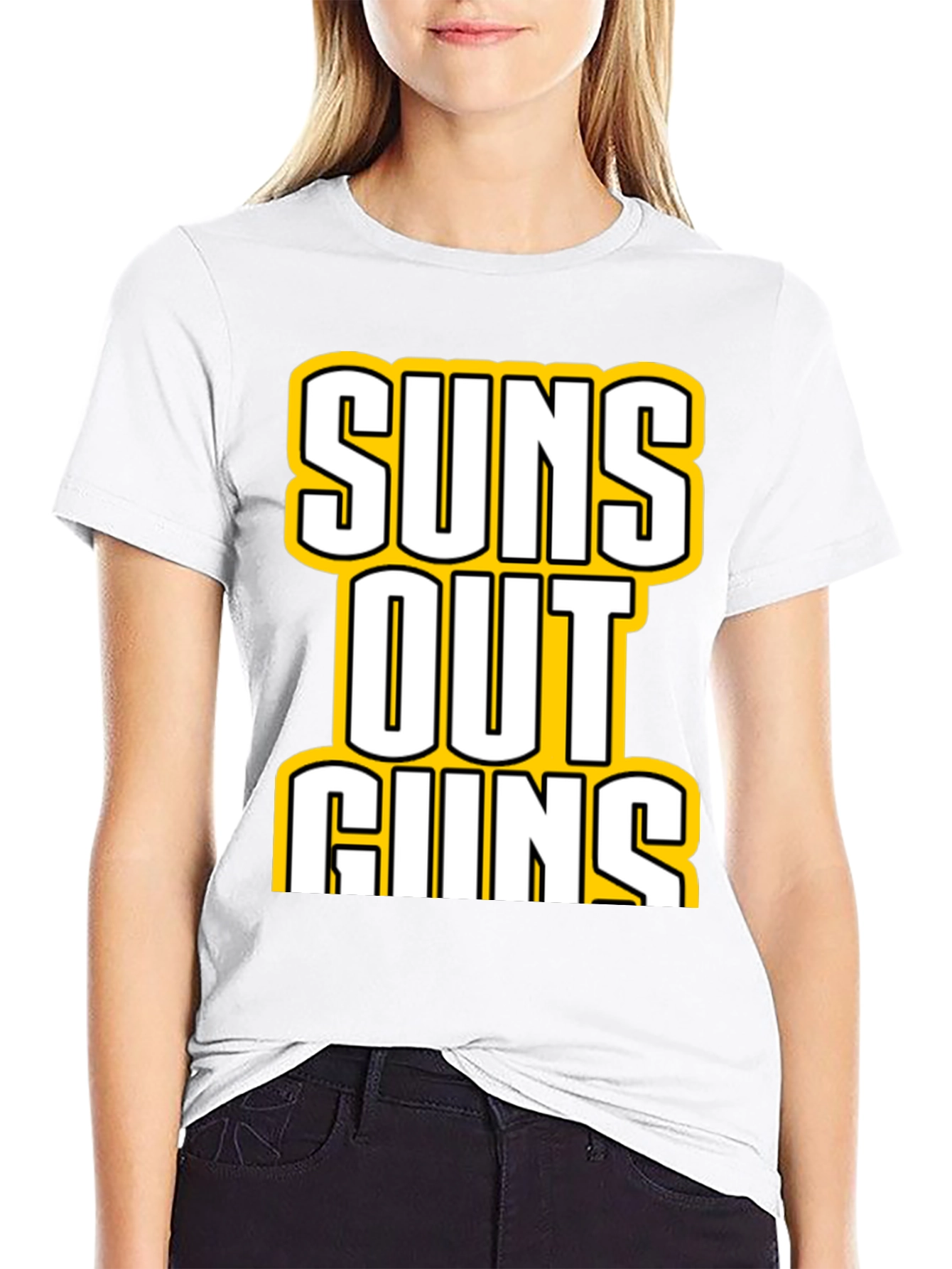 Camiseta Negra con Estampado Suns Out Guns