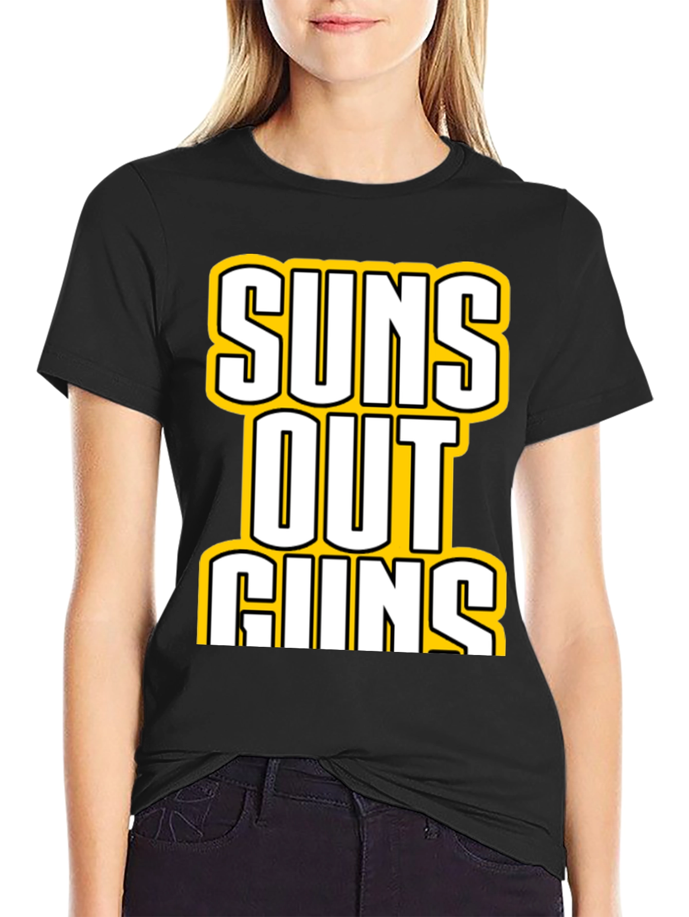 Camiseta Negra con Estampado Suns Out Guns