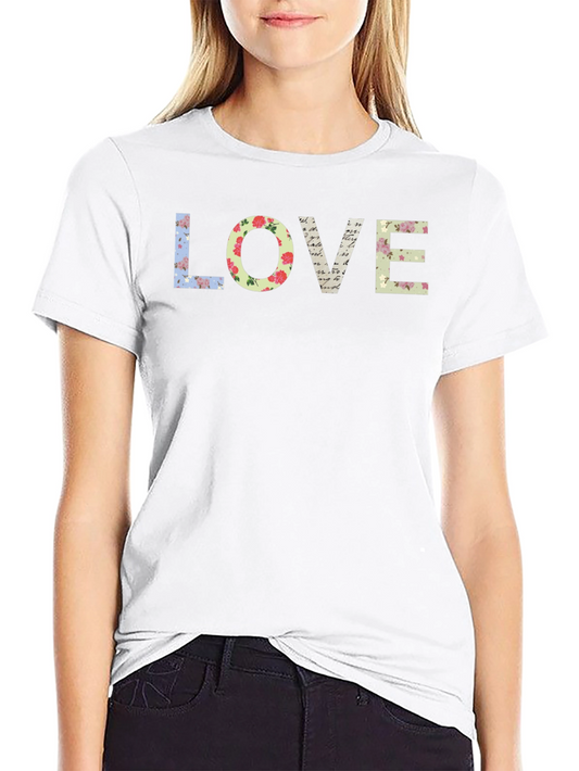 Camiseta Negra con Diseño LOVE Floral y Vintage