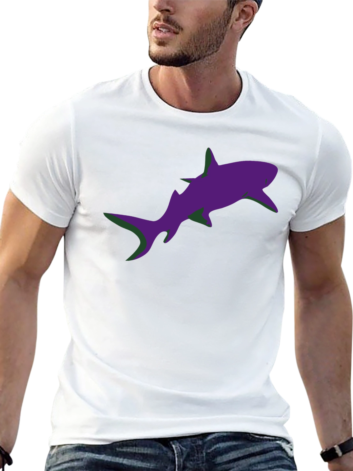 Camiseta Negra Estampado Tiburón Morado Diseño Moderno