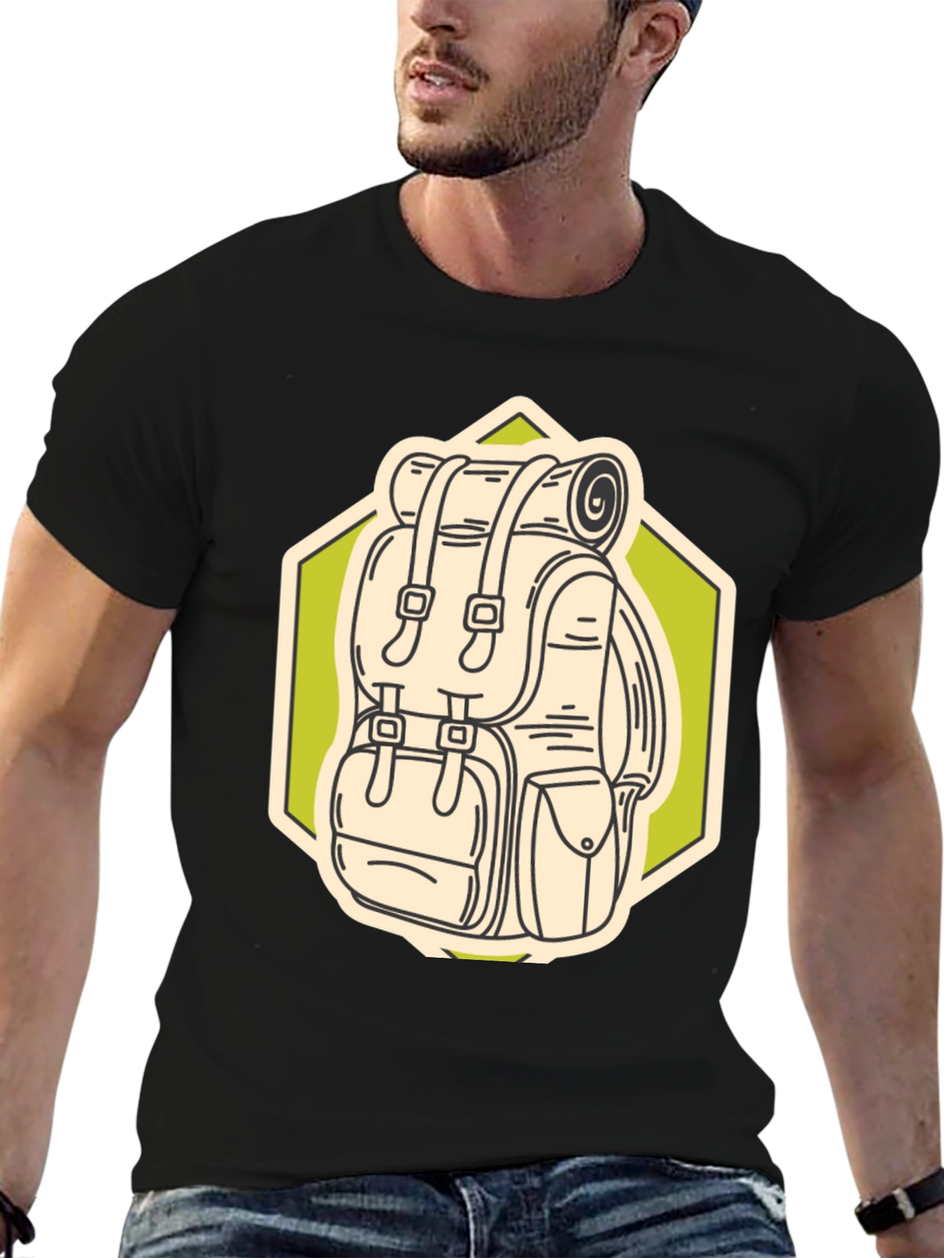 Camiseta Negra con Diseño de Mochila de Senderismo