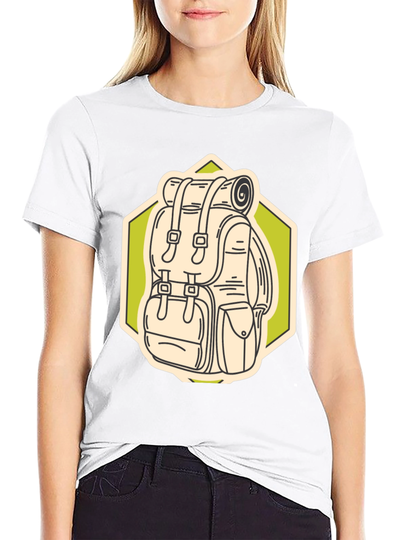 Camiseta Negra con Diseño de Mochila de Senderismo