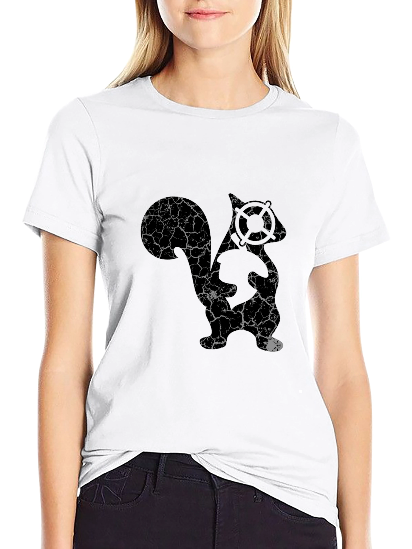 Camiseta Negra con Diseño de Skuntank