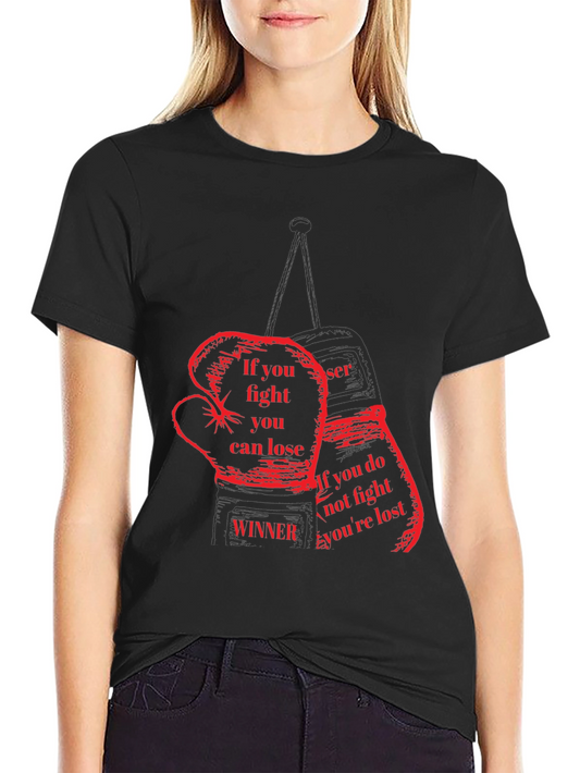 Camiseta Negra con Diseño de Guantes de Boxeo y Frases