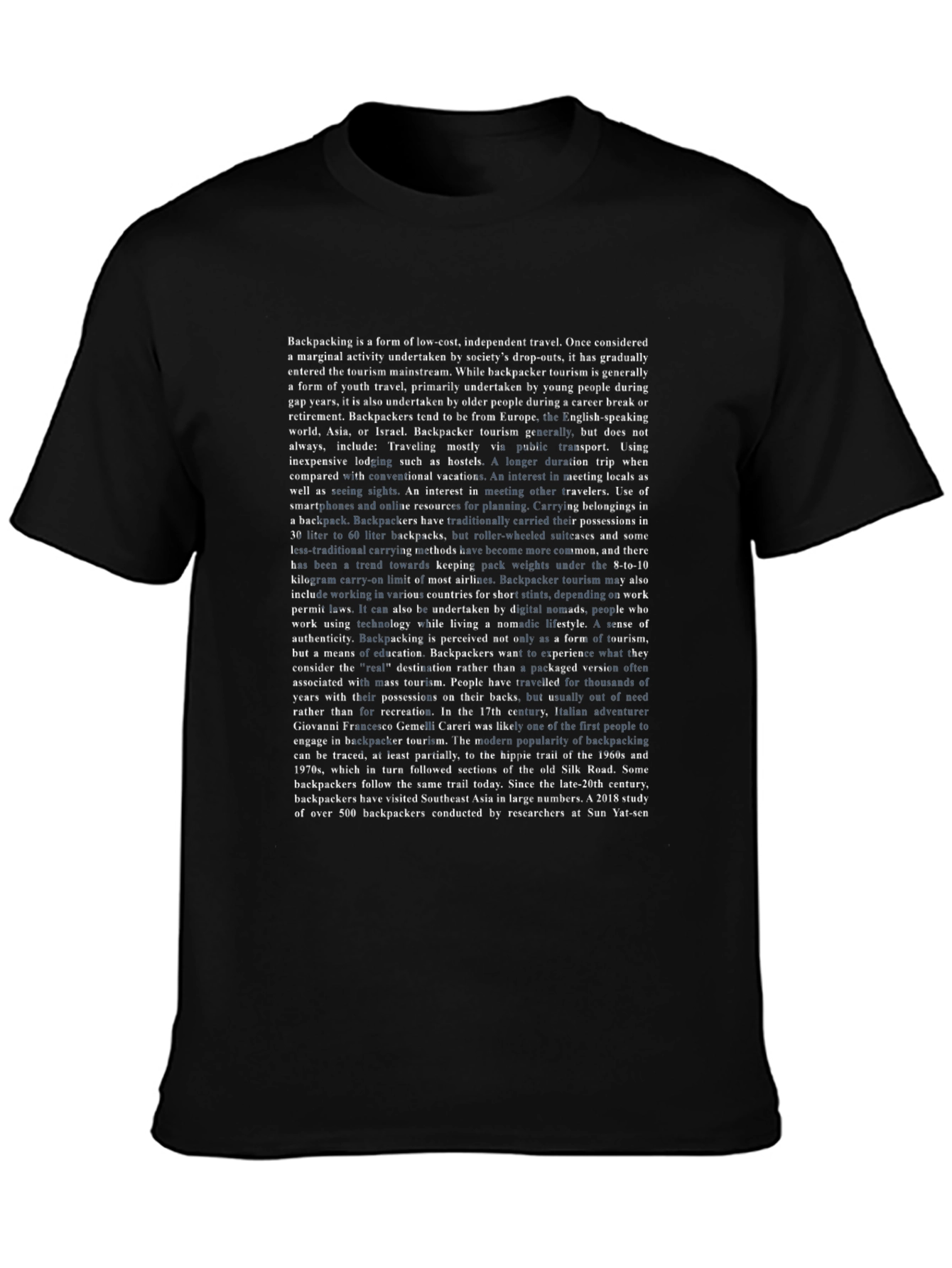 Camiseta Negra con Texto sobre Mochileros