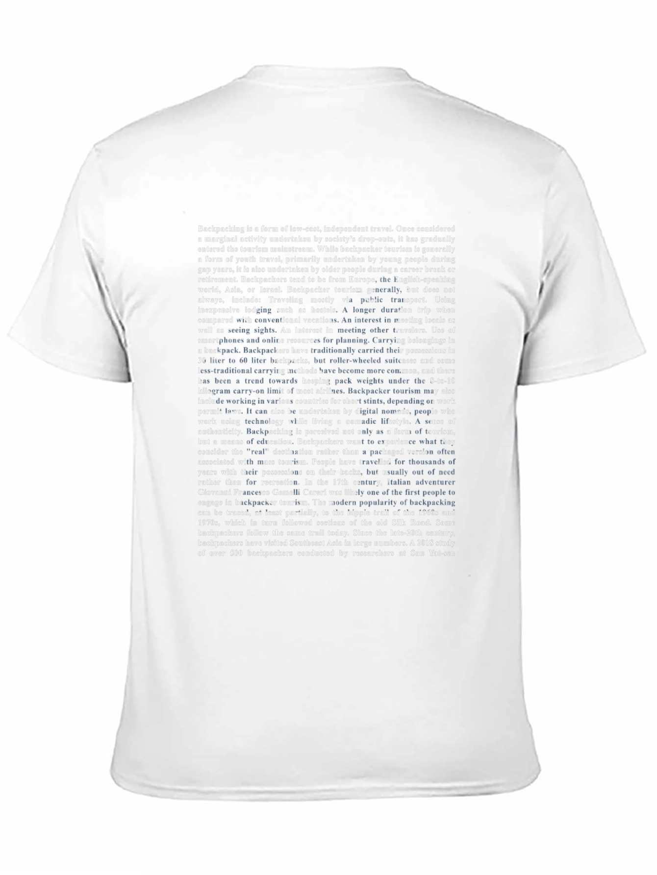 Camiseta Negra con Texto sobre Mochileros