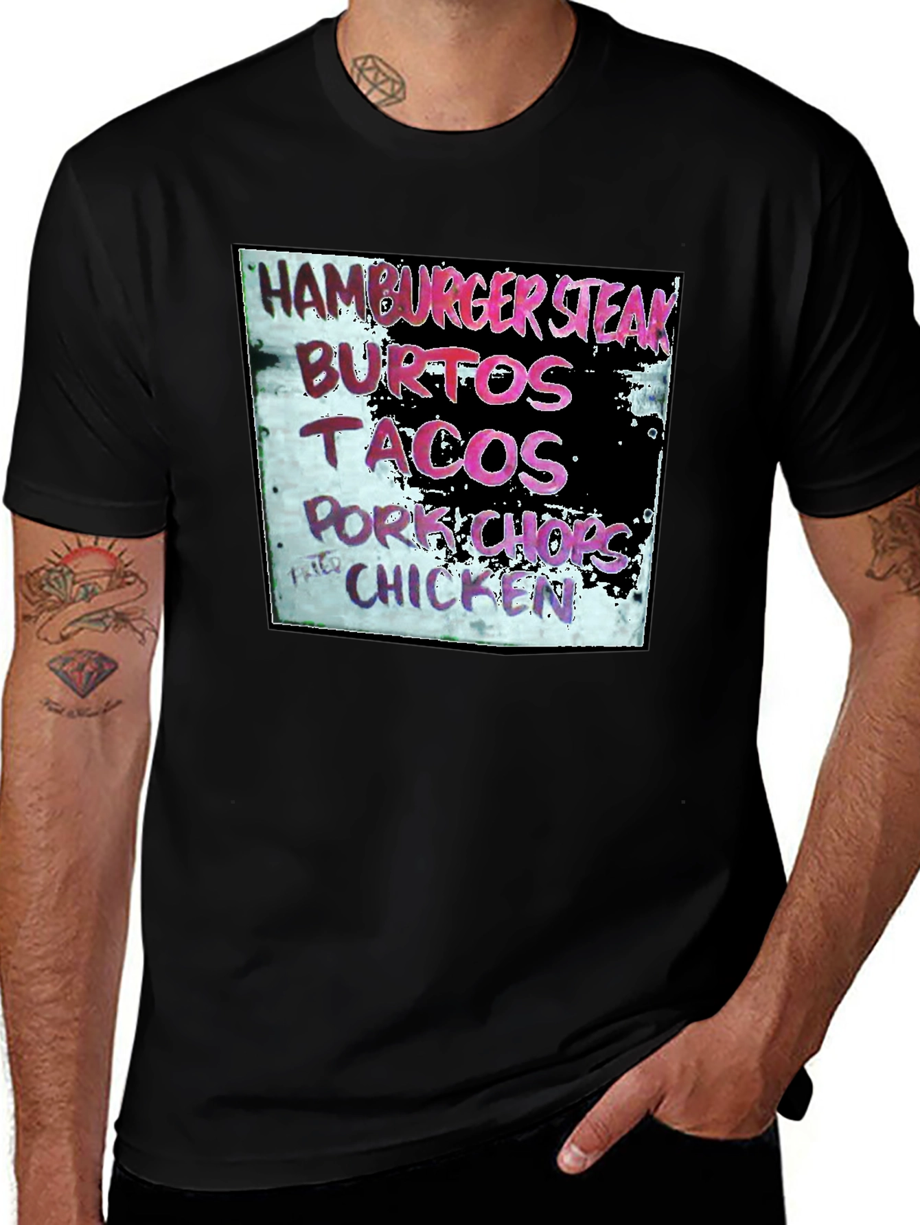 Camiseta Negra con Menú de Comida