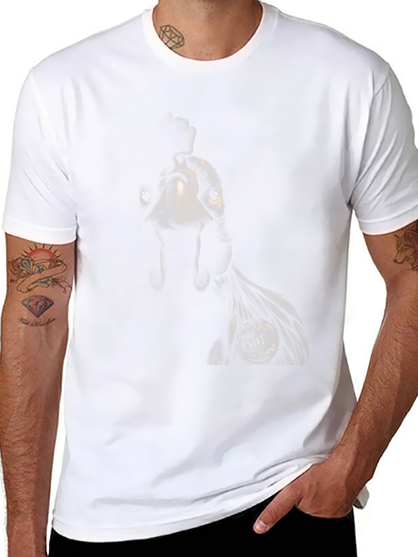 Camiseta Negra con Diseño de Pollo Alguien No Algo