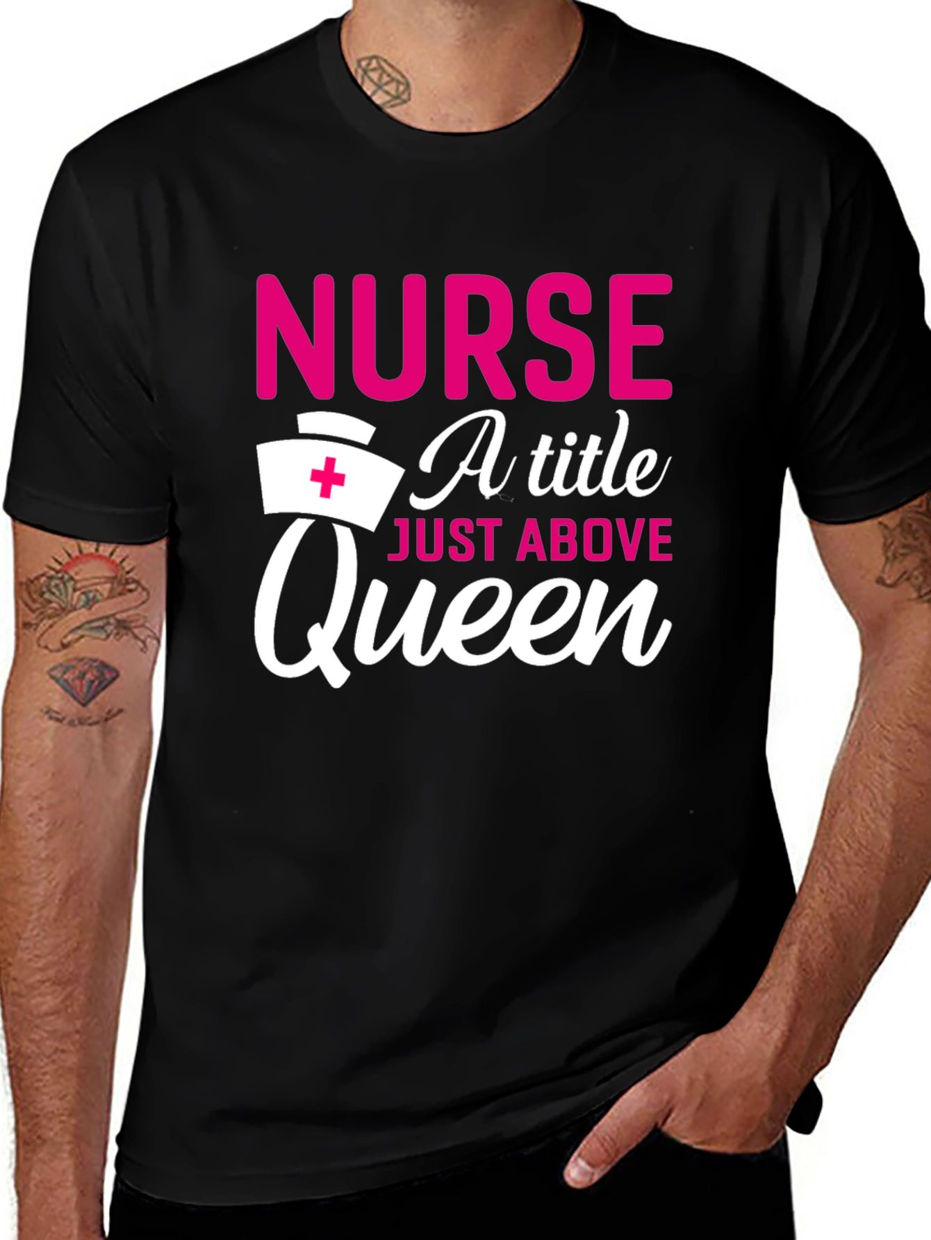 Camiseta Negra Nurse: A Title Just Above Queen