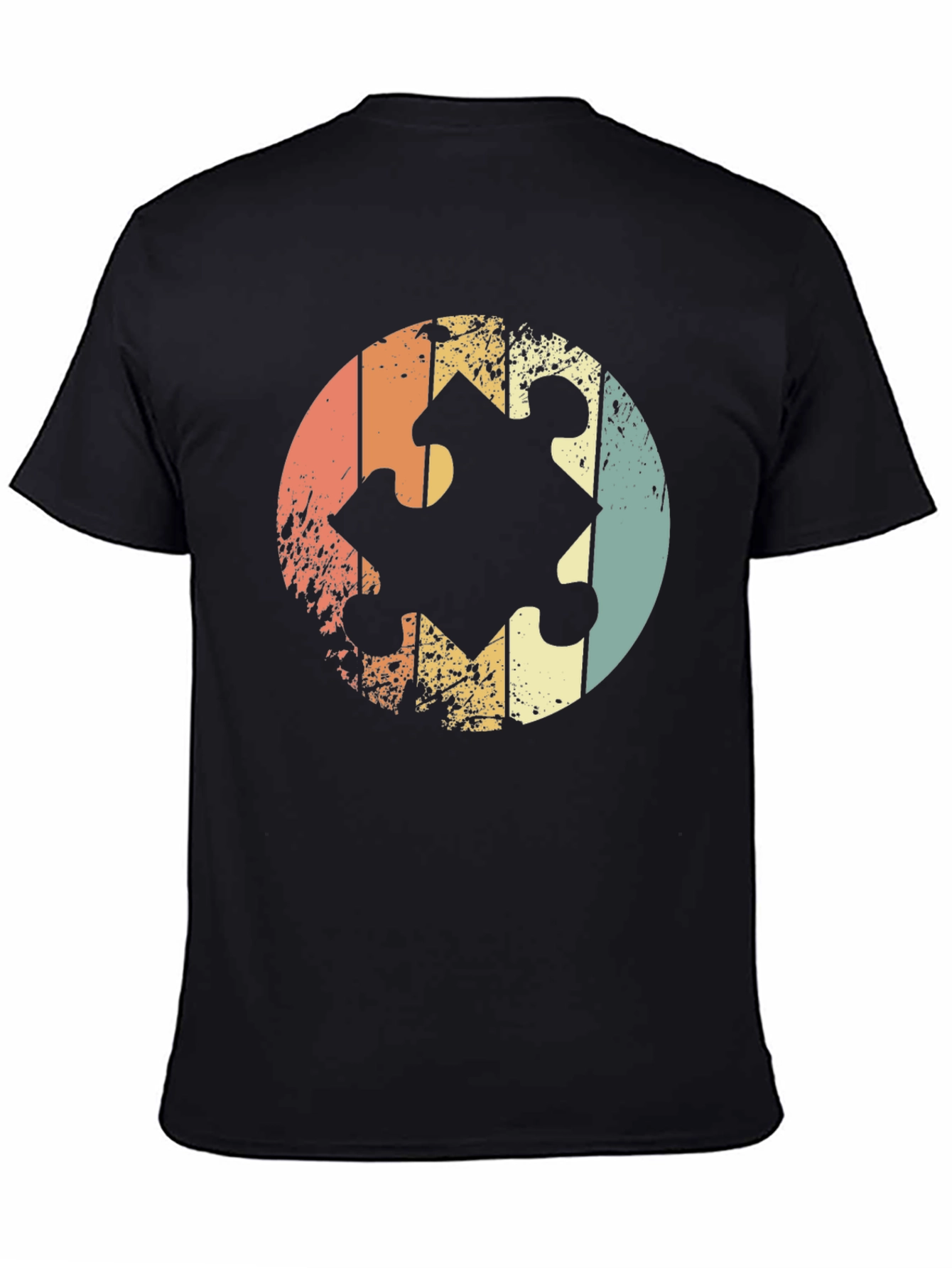 Camiseta Negra con Diseño de Pieza de Rompecabezas Retro