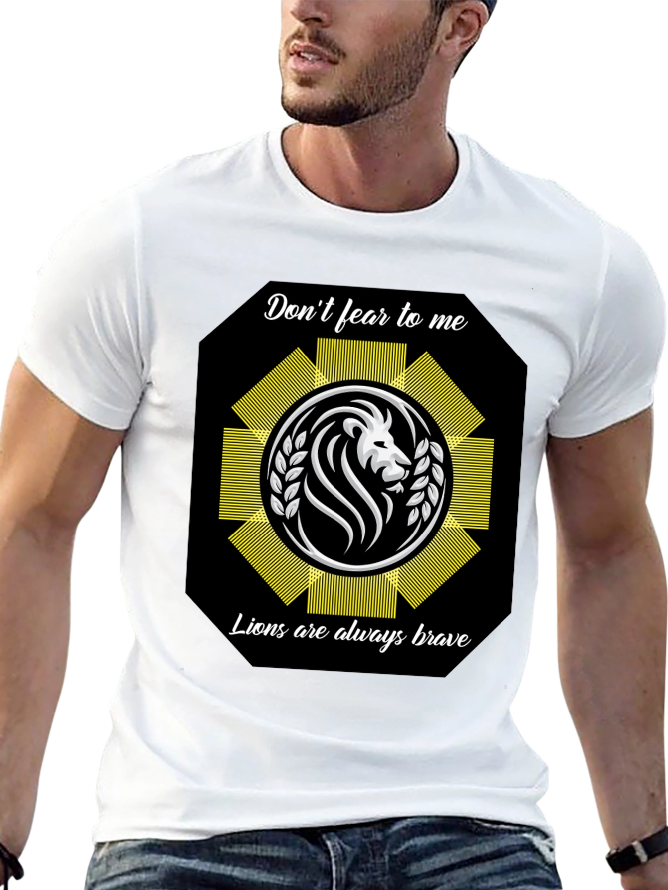 Camiseta Negra con Diseño de León Valiente