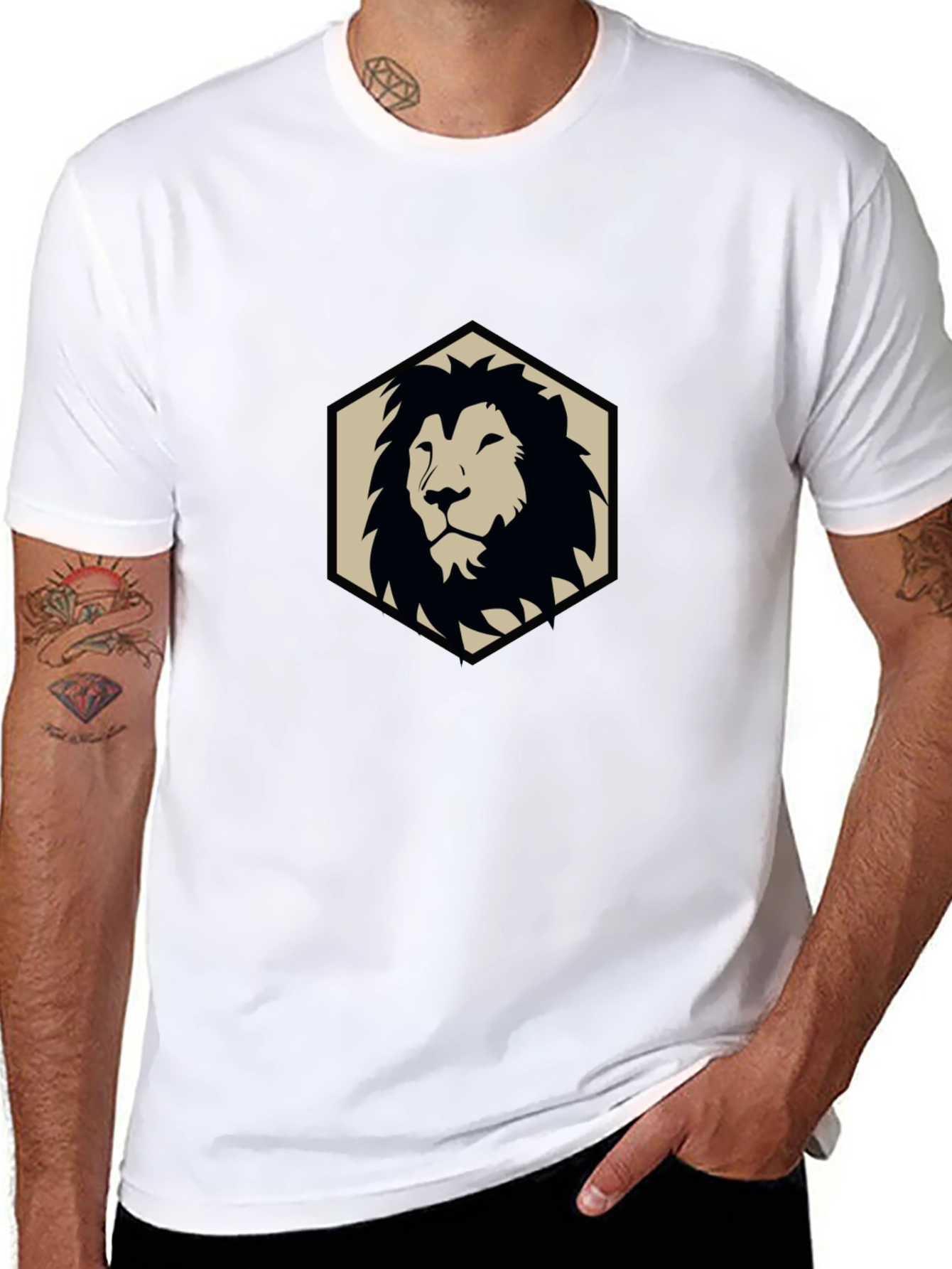 Camiseta Negra con Diseño de León Geométrico