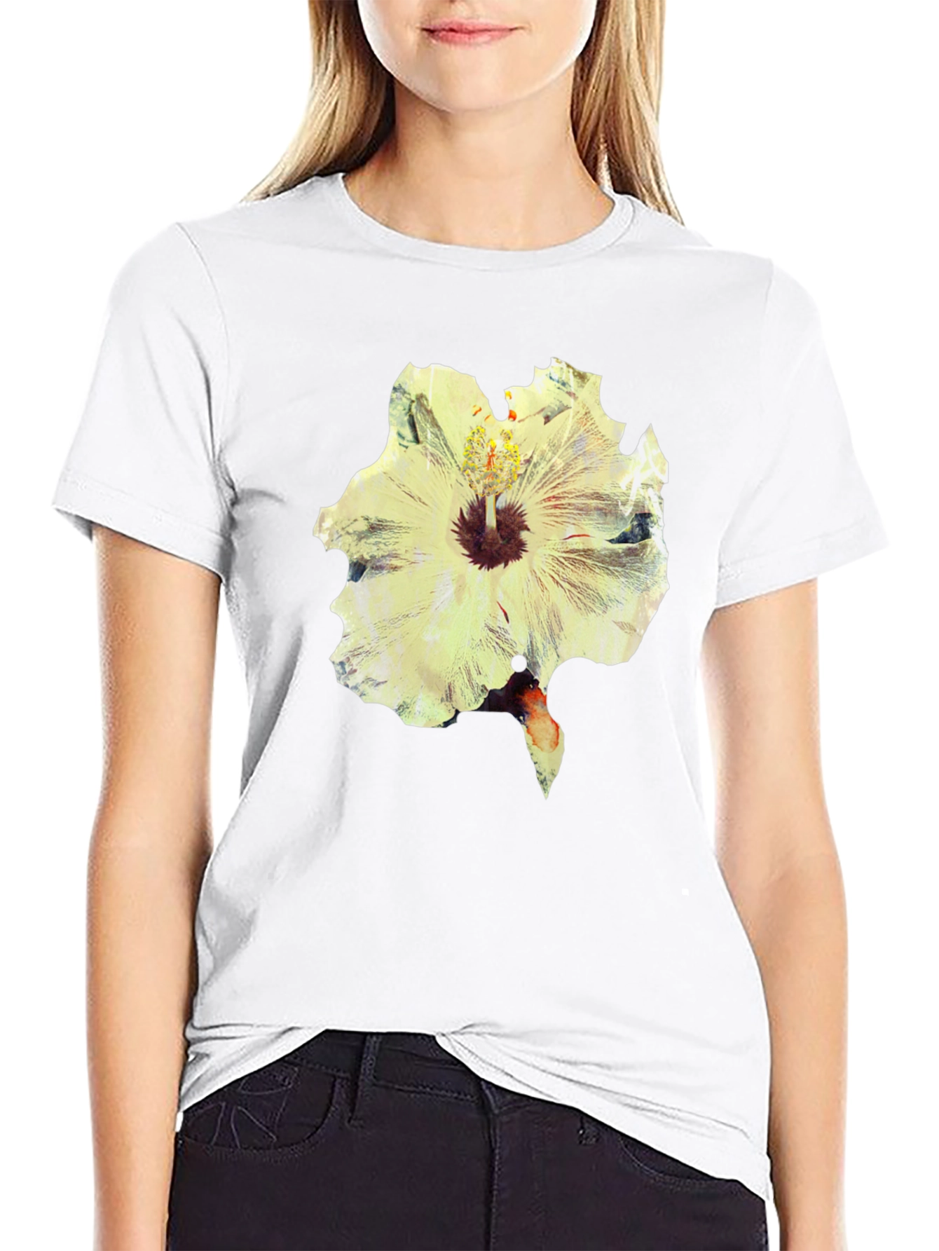 Camiseta Negra con Estampado Floral Abstracto