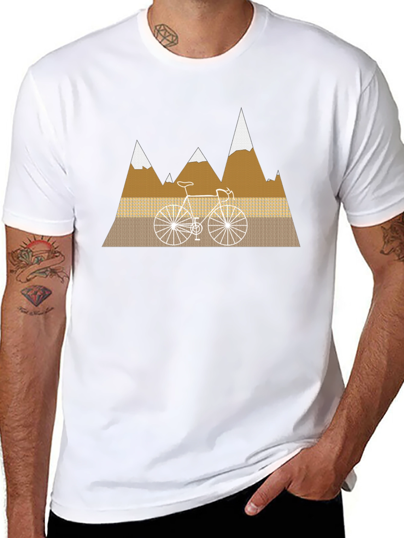 Camiseta Negra con Diseño de Bicicleta y Montañas