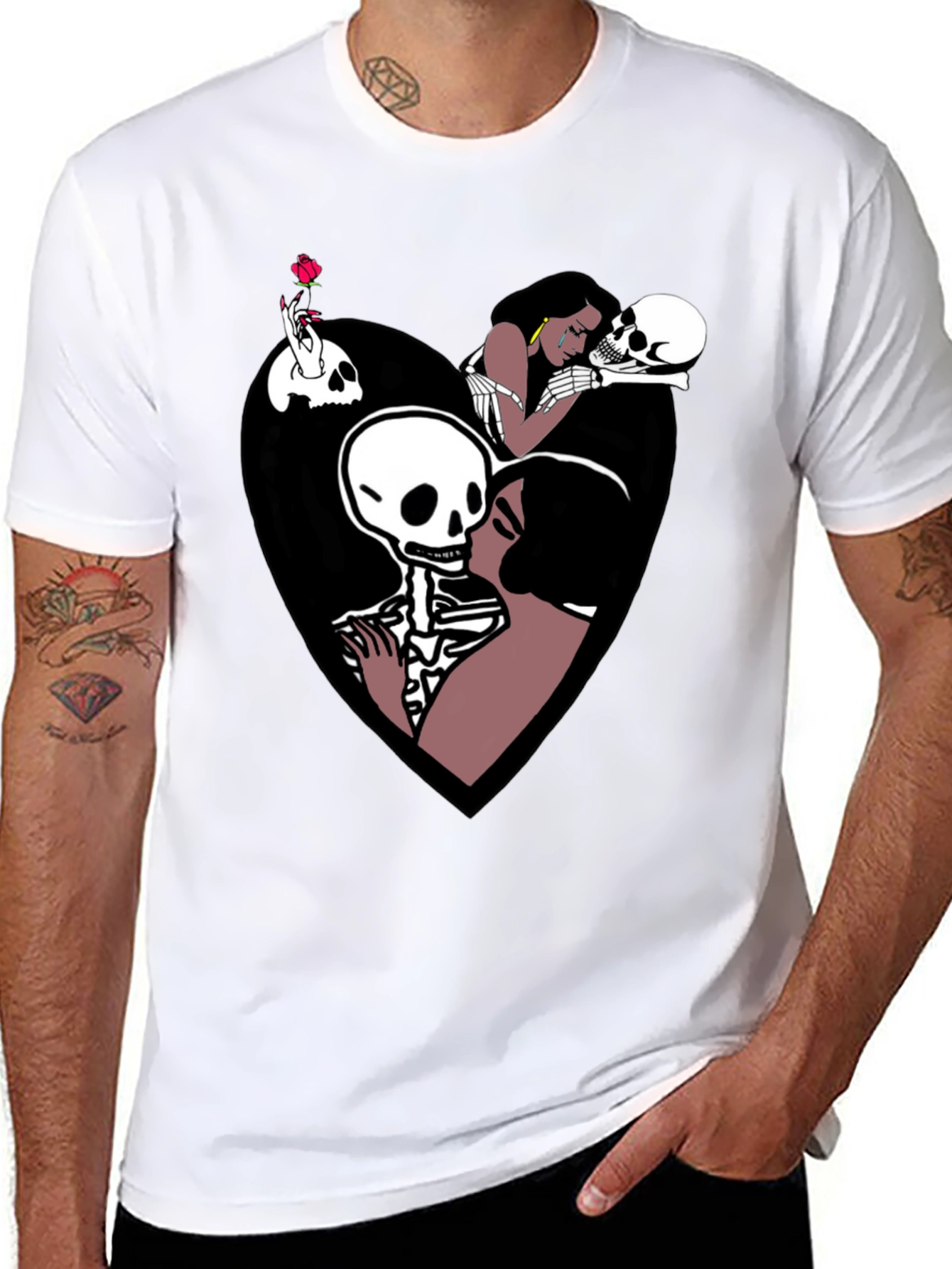 Camiseta Negra con Diseño Romántico de Calaveras