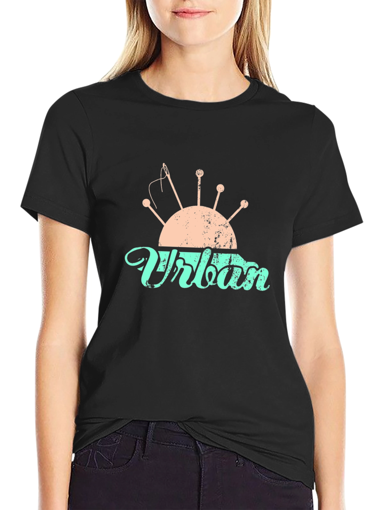 Camiseta Negra con Diseño de Costura Urbana