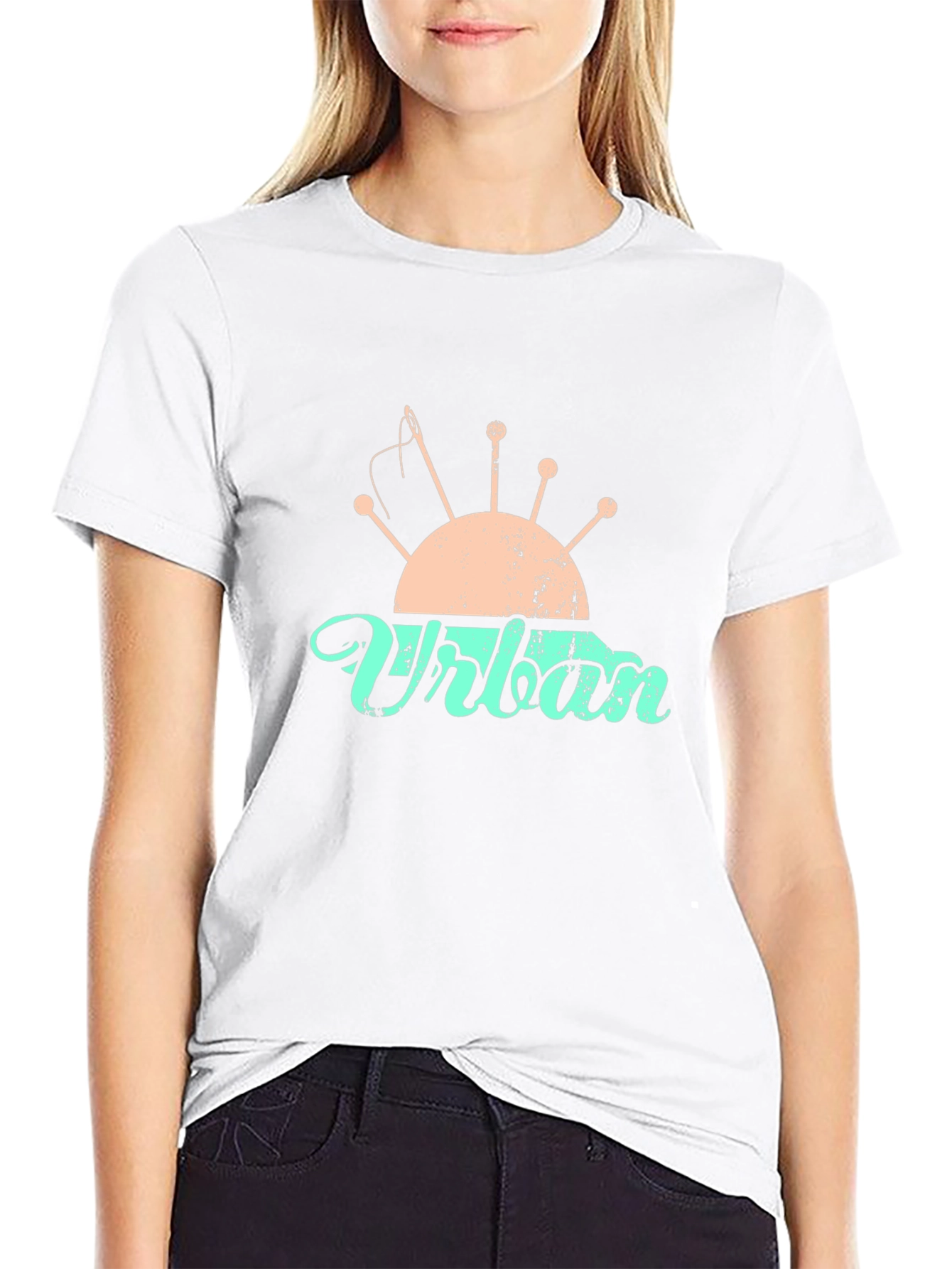 Camiseta Negra con Diseño de Costura Urbana