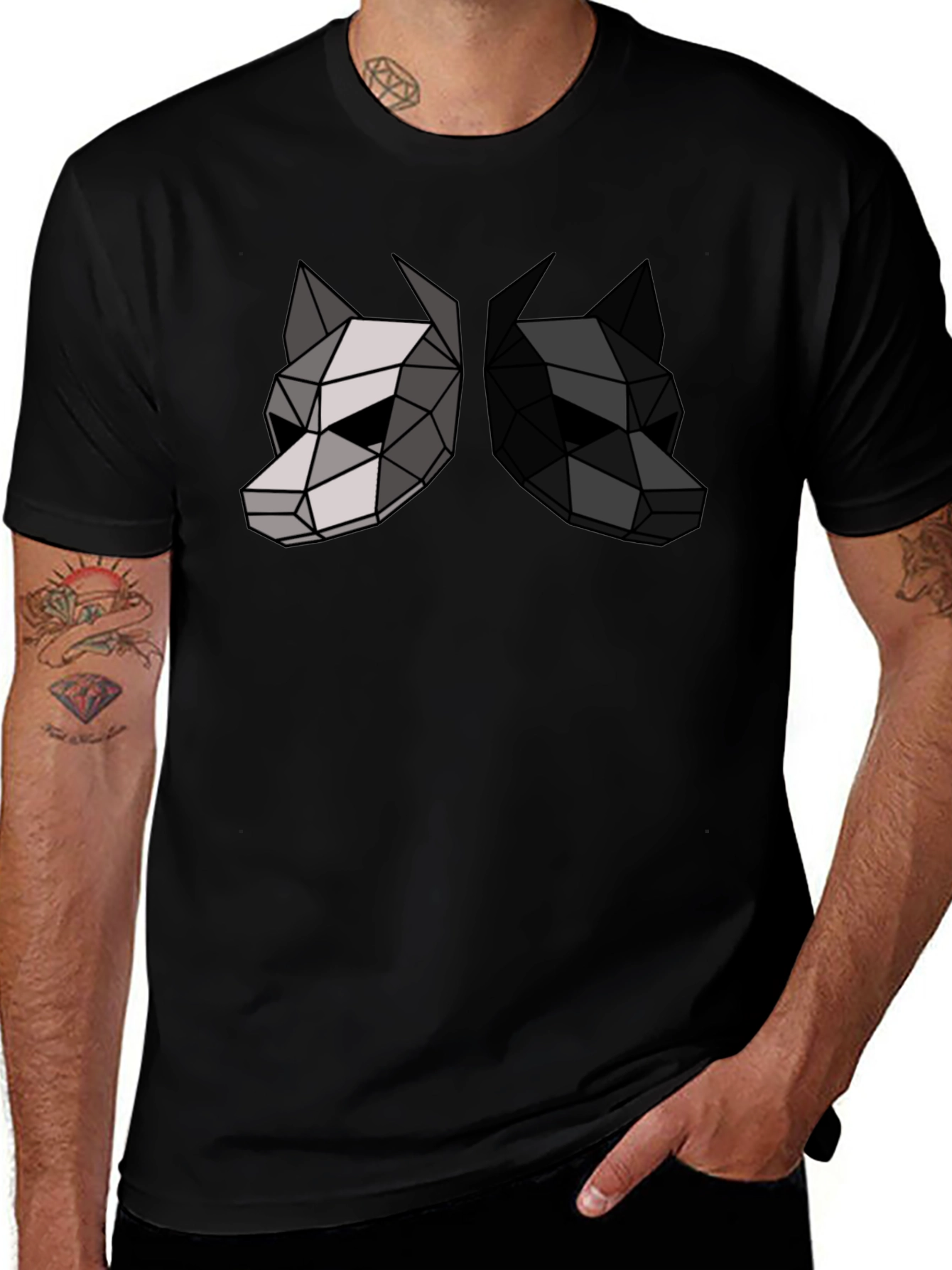 Camiseta Negra con Diseño Geométrico de Dos Lobos