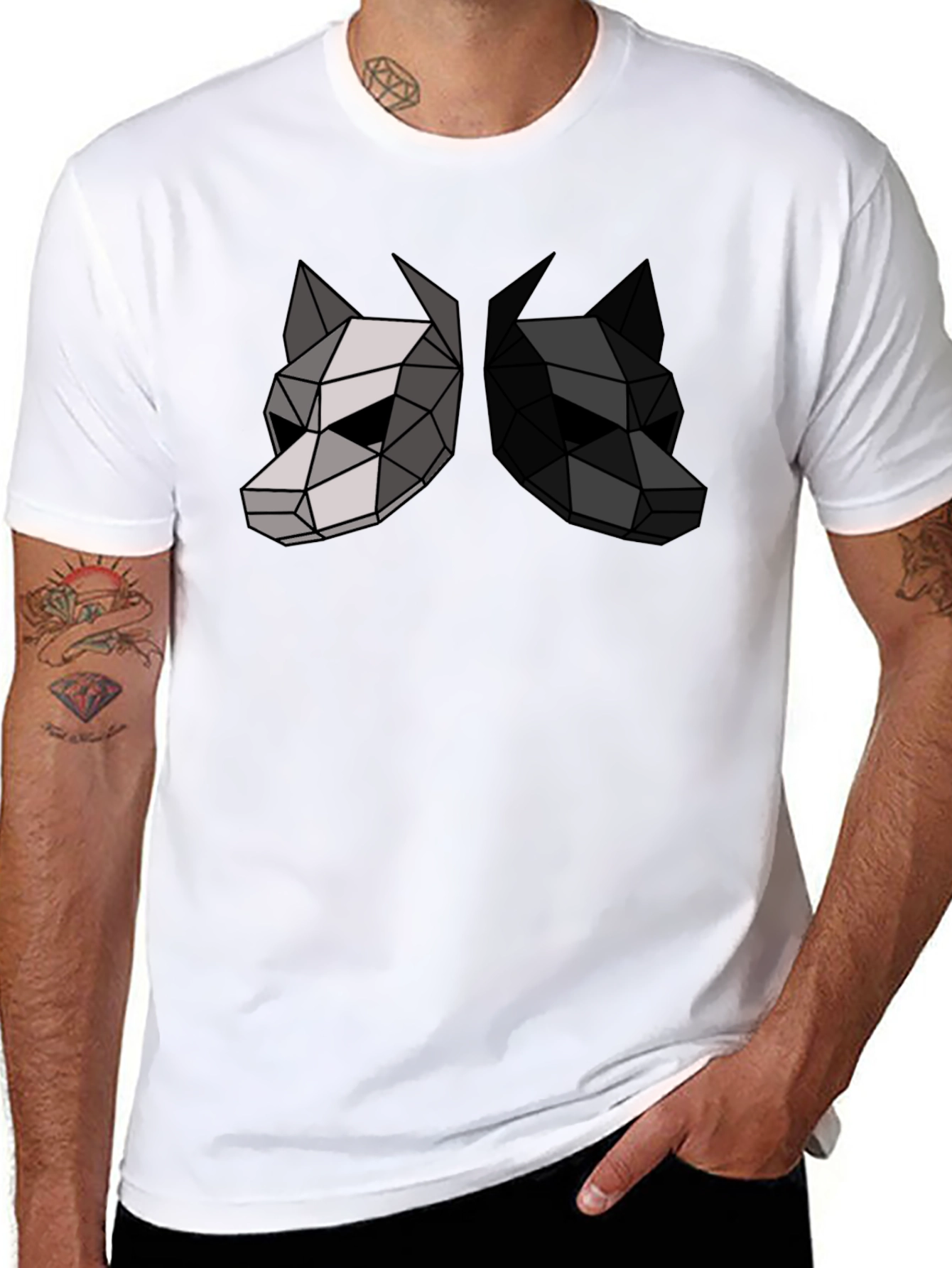 Camiseta Negra con Diseño Geométrico de Dos Lobos