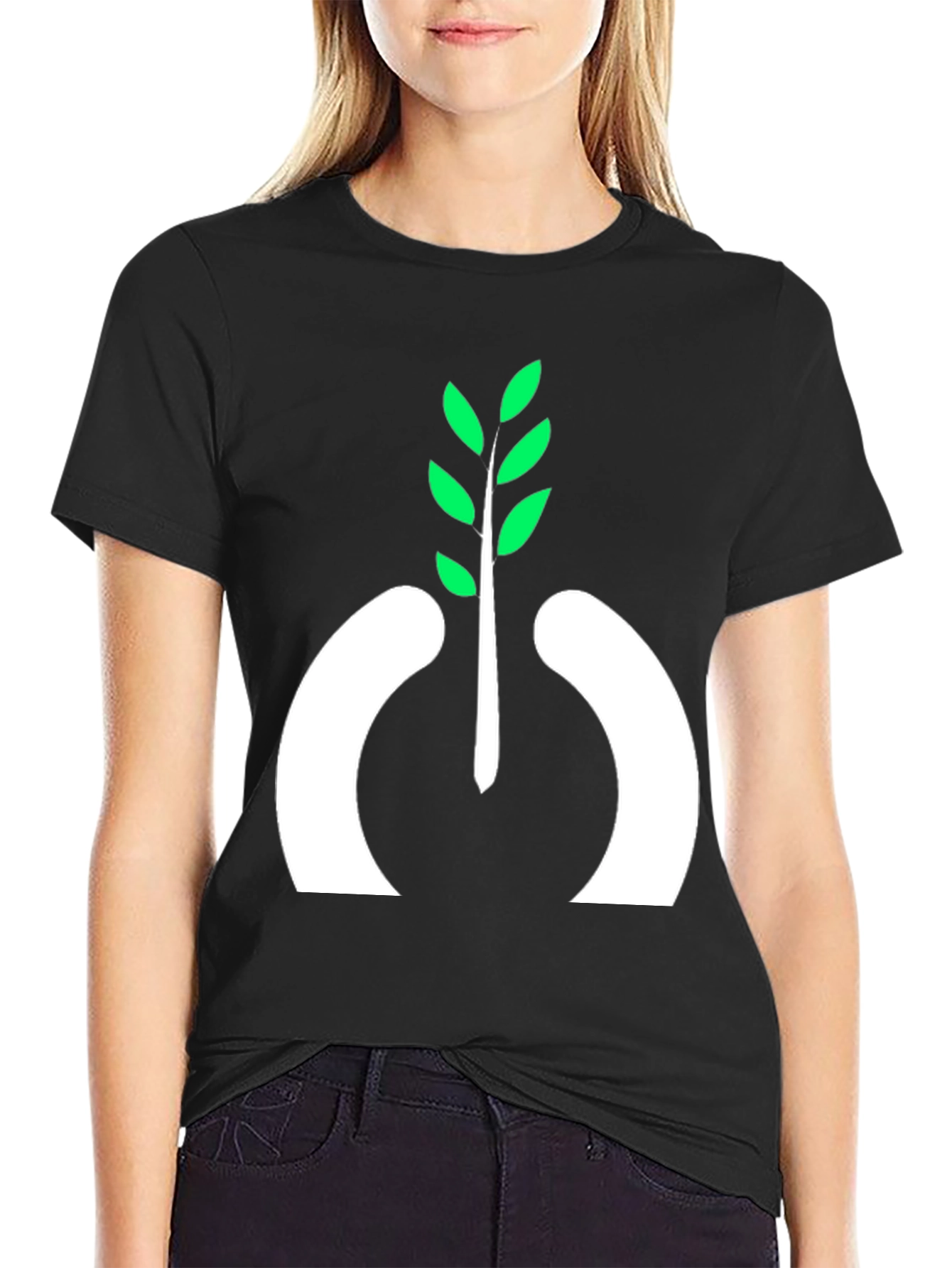 Camiseta Negra con Diseño de Planta Abstracta