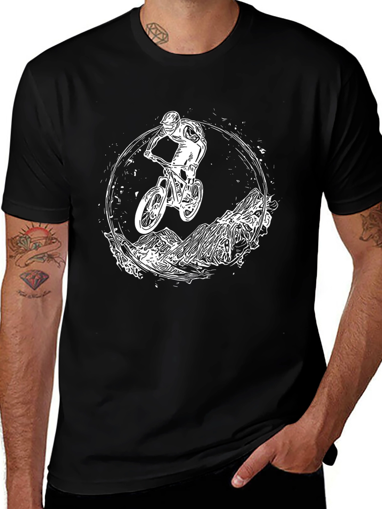 Camiseta Negra con Diseño de Bicicleta de Montaña