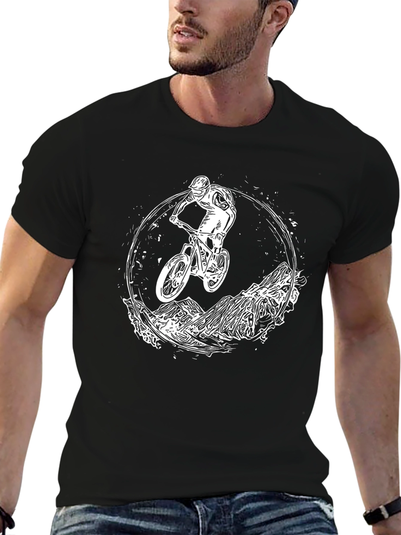 Camiseta Negra con Diseño de Bicicleta de Montaña