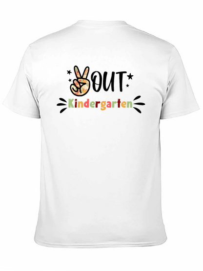 Camiseta Negra Estampada Peace Out Kindergarten