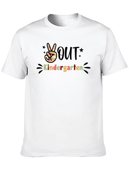 Camiseta Negra Estampada Peace Out Kindergarten