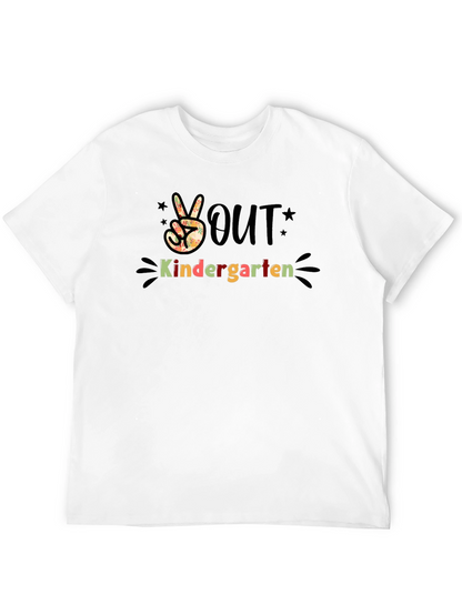 Camiseta Negra Estampada Peace Out Kindergarten