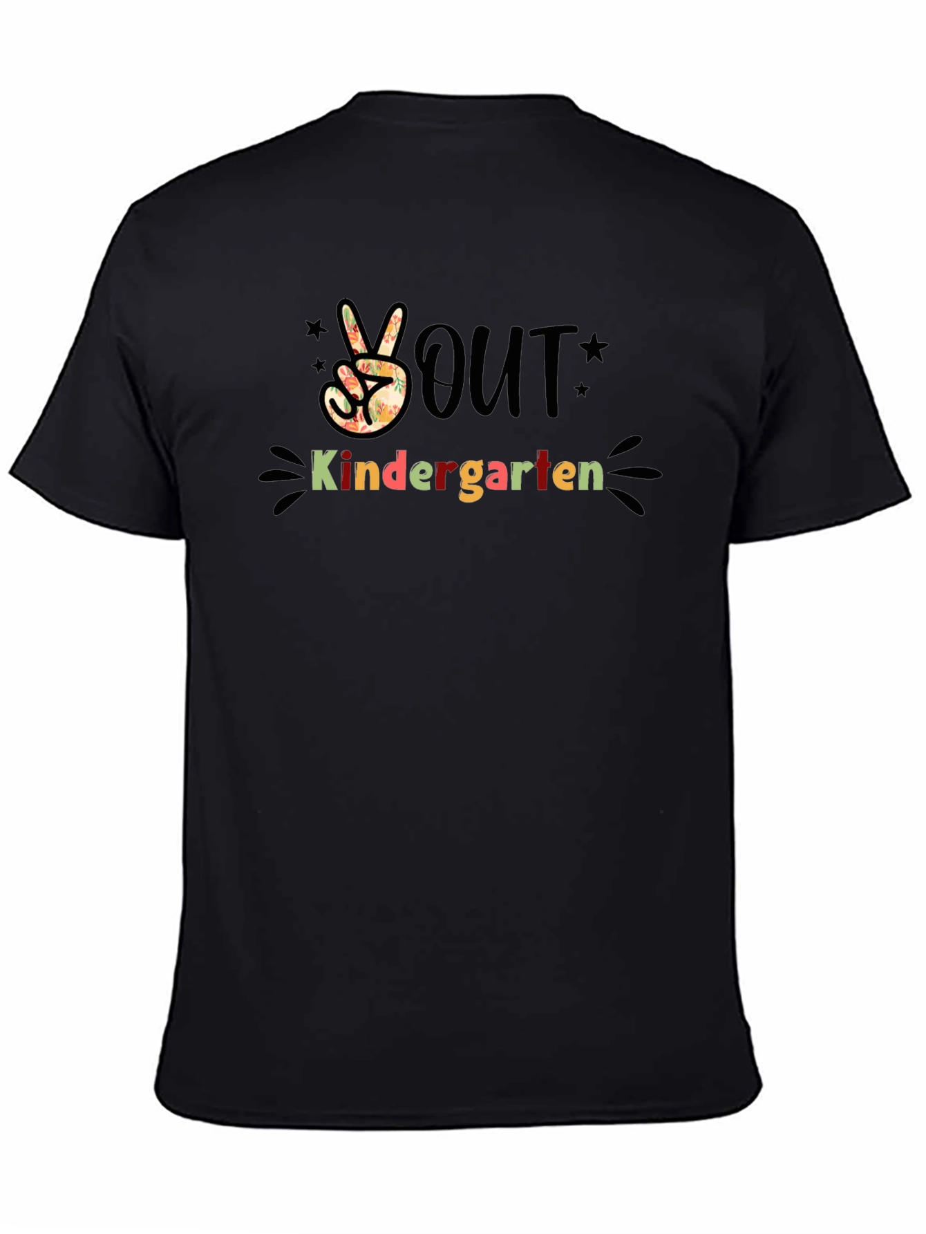 Camiseta Negra Estampada Peace Out Kindergarten