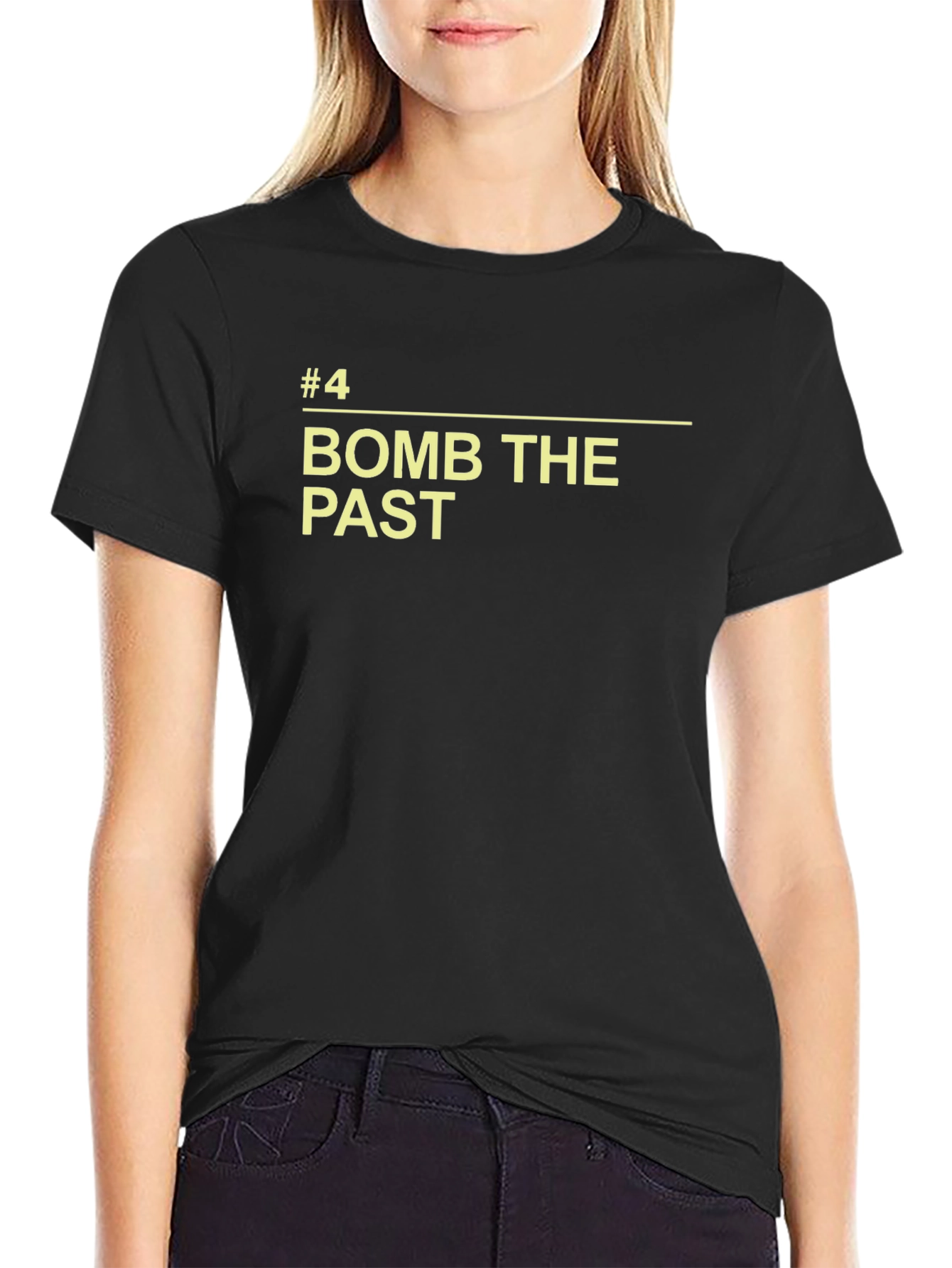 Camiseta Negra con Diseño Bomb The Past
