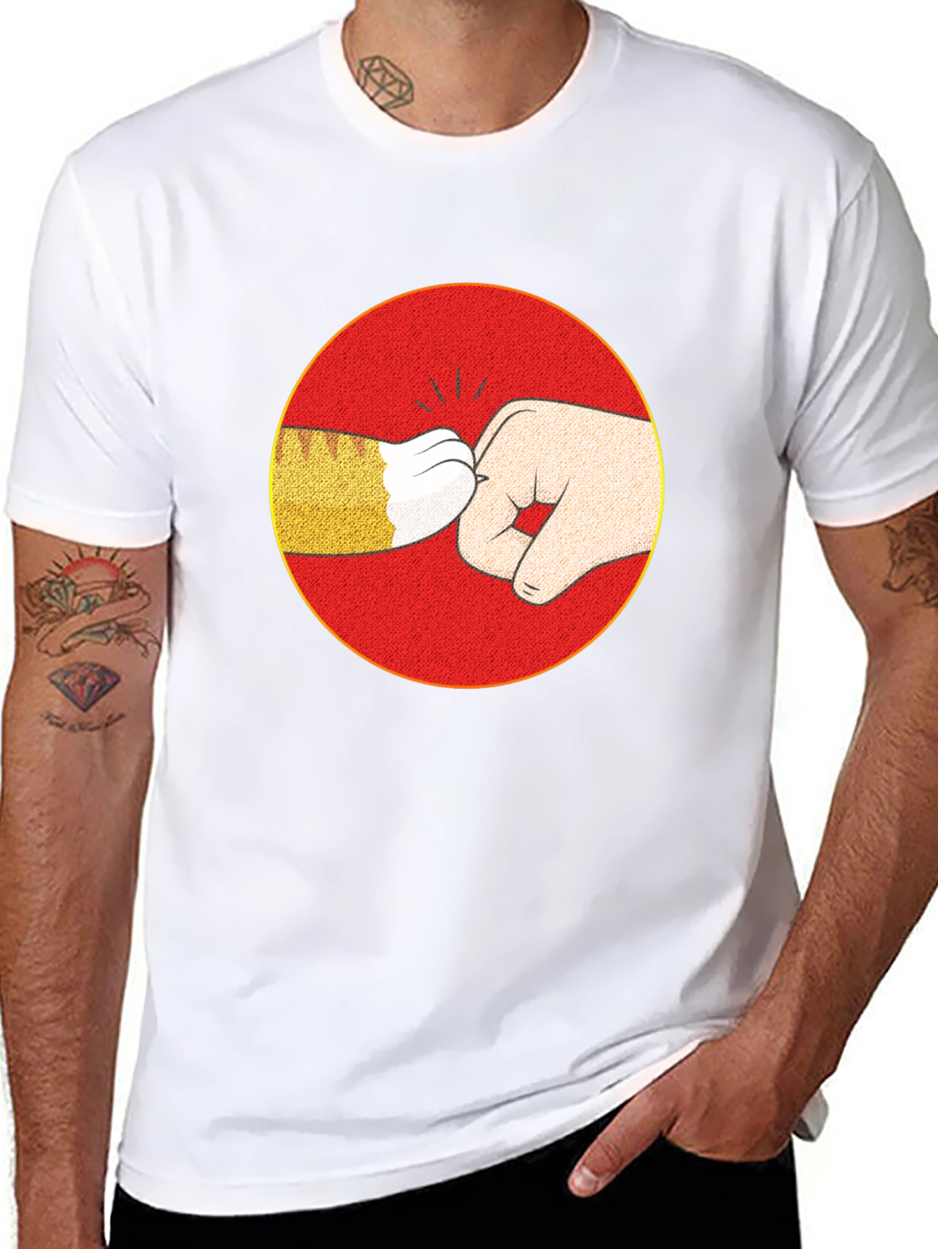 Camiseta Negra con Diseño de Puño de Gato