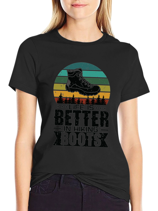 Camiseta Negra La Vida es Mejor en Botas de Senderismo
