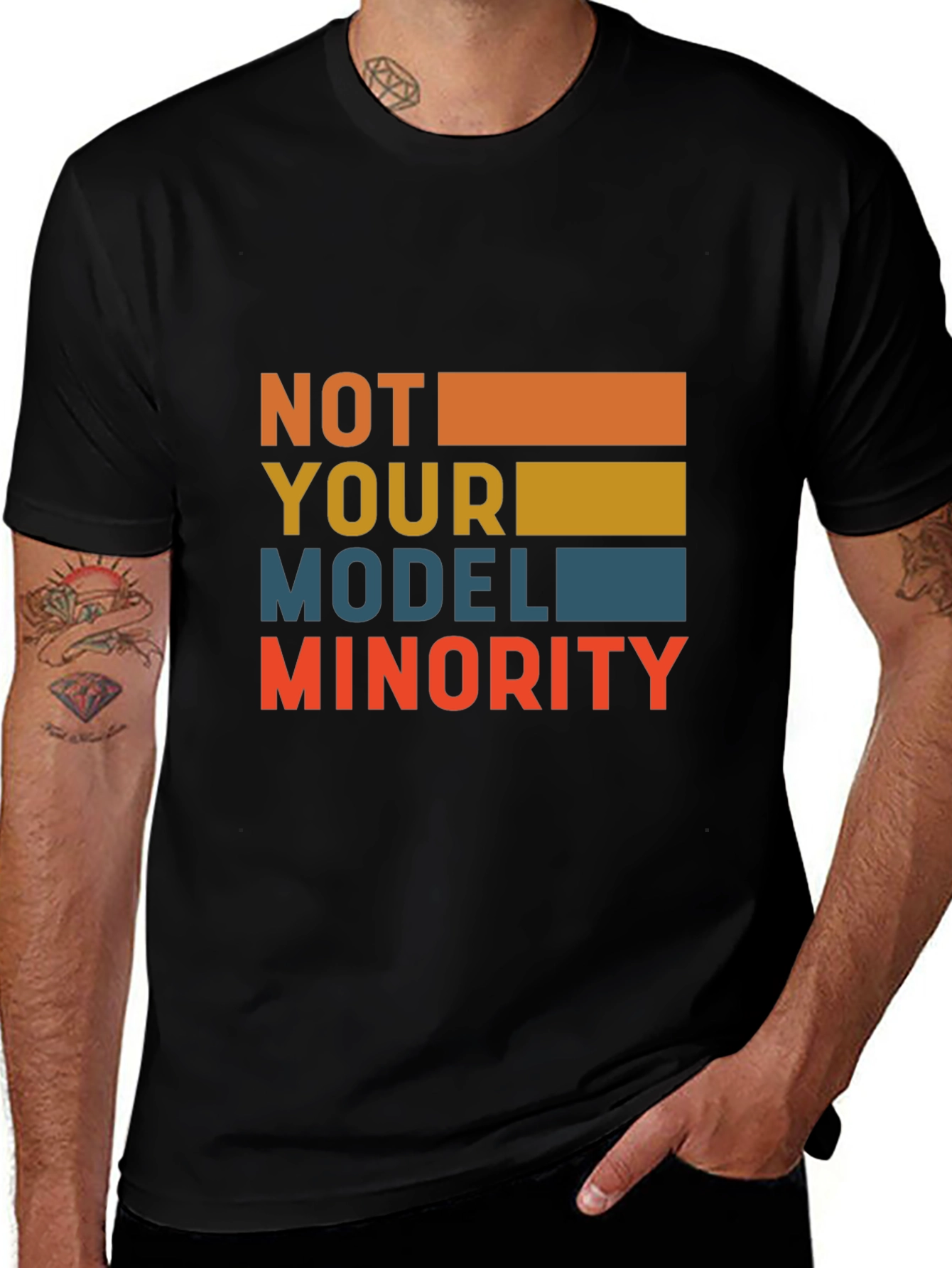 Camiseta Negra: No Soy Tu Minoría Modelo